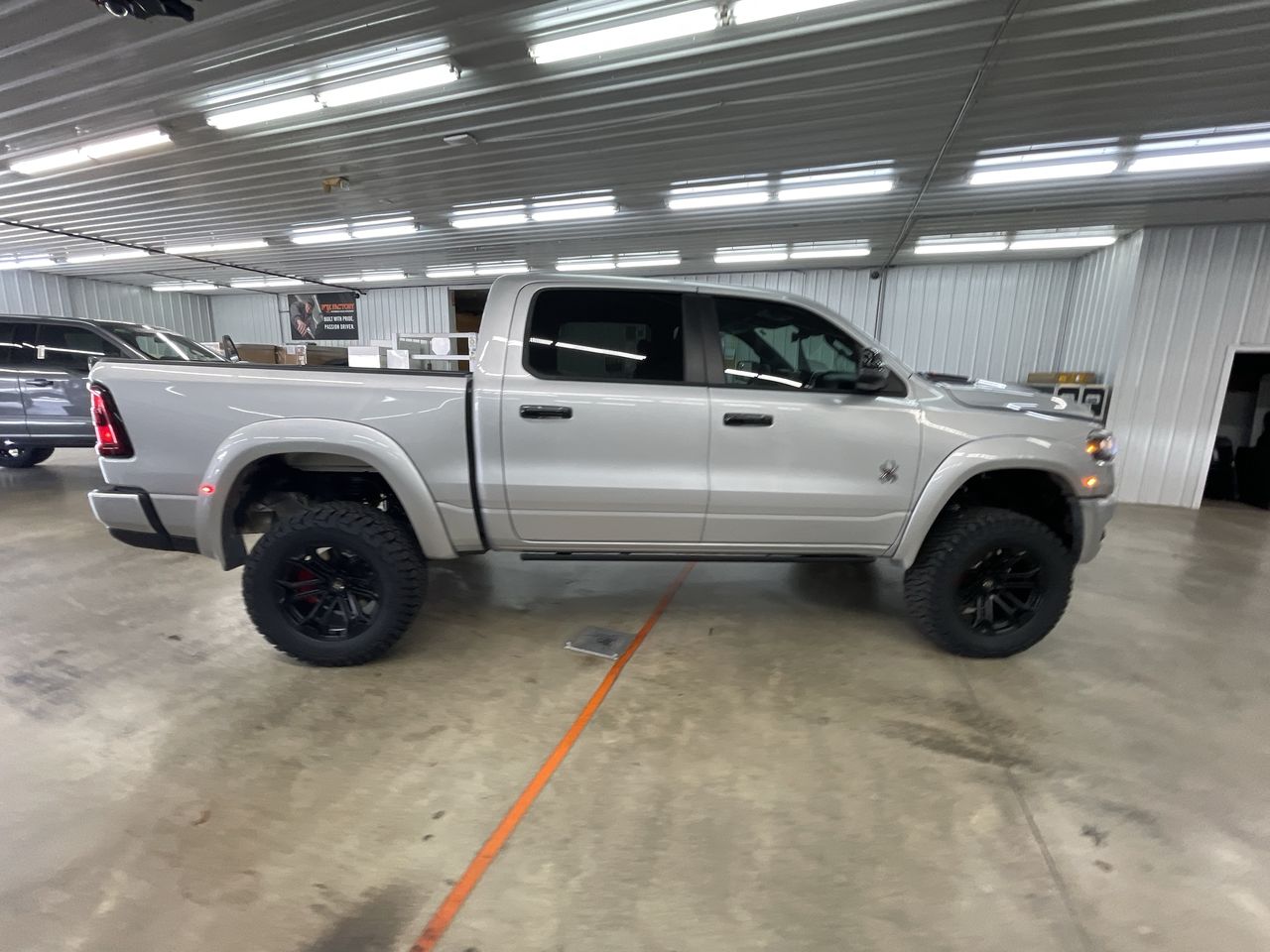 Vehicle Image 9