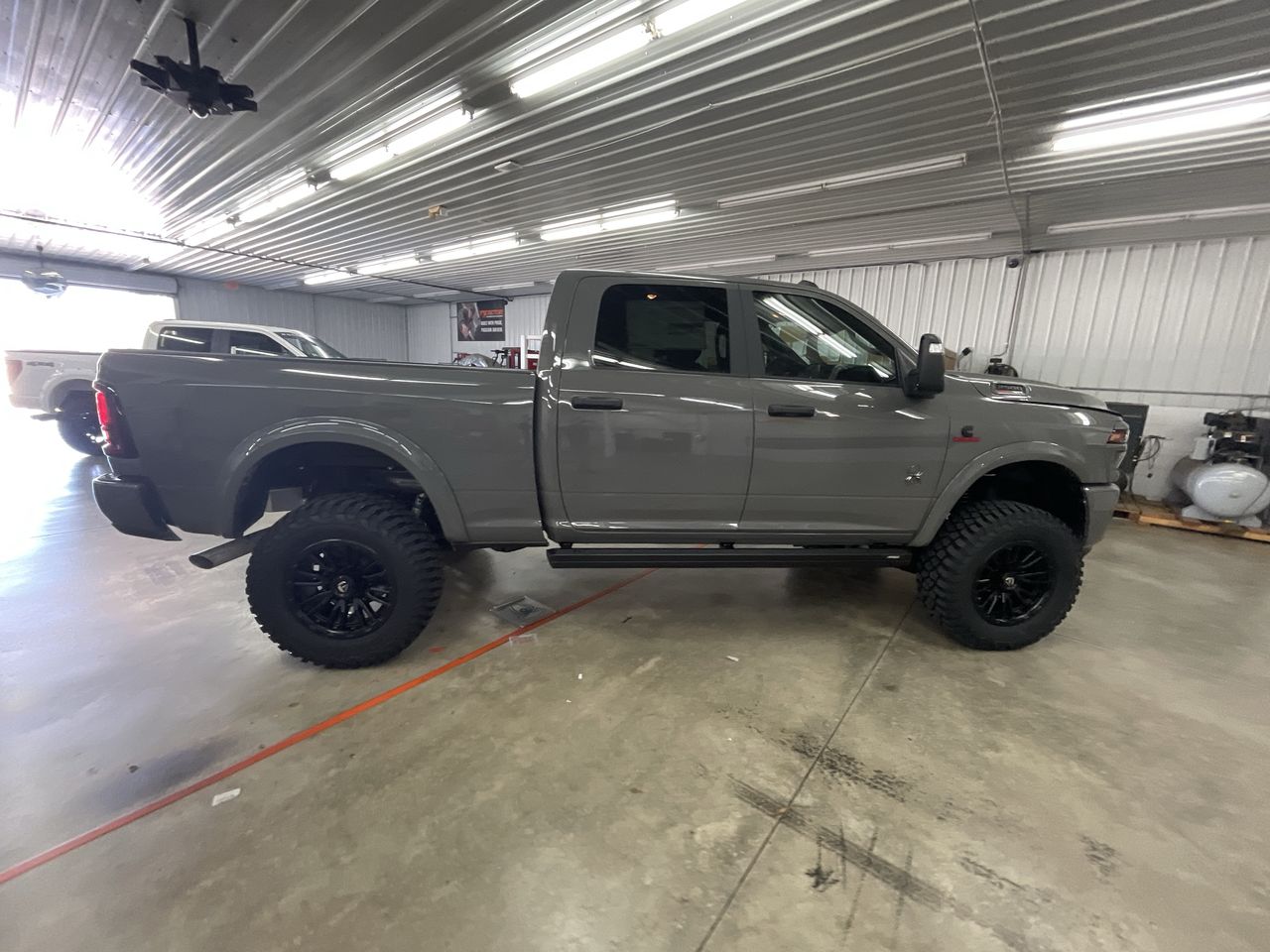 Vehicle Image 9