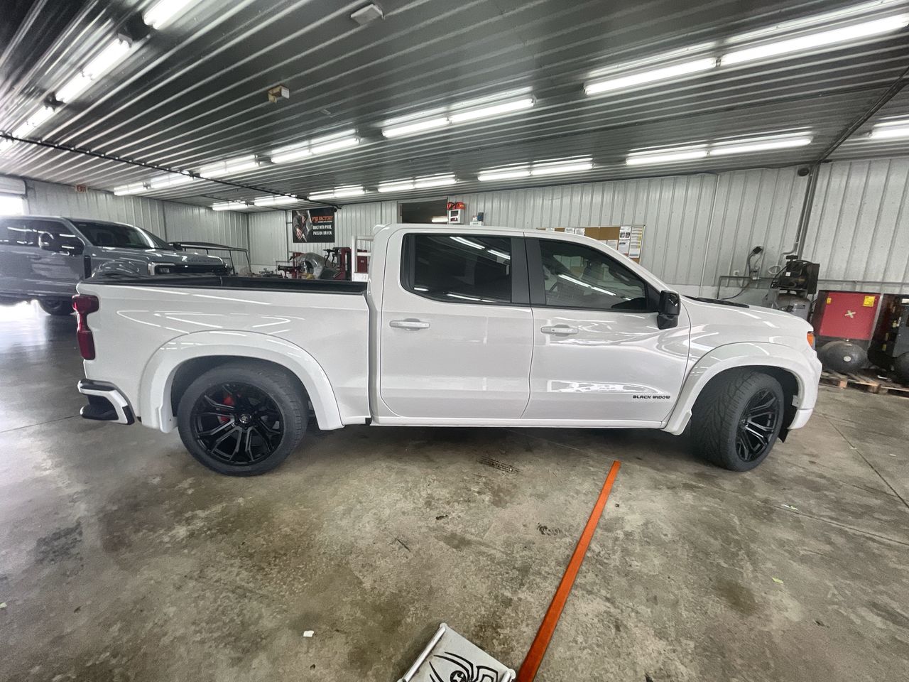 Vehicle Image 9