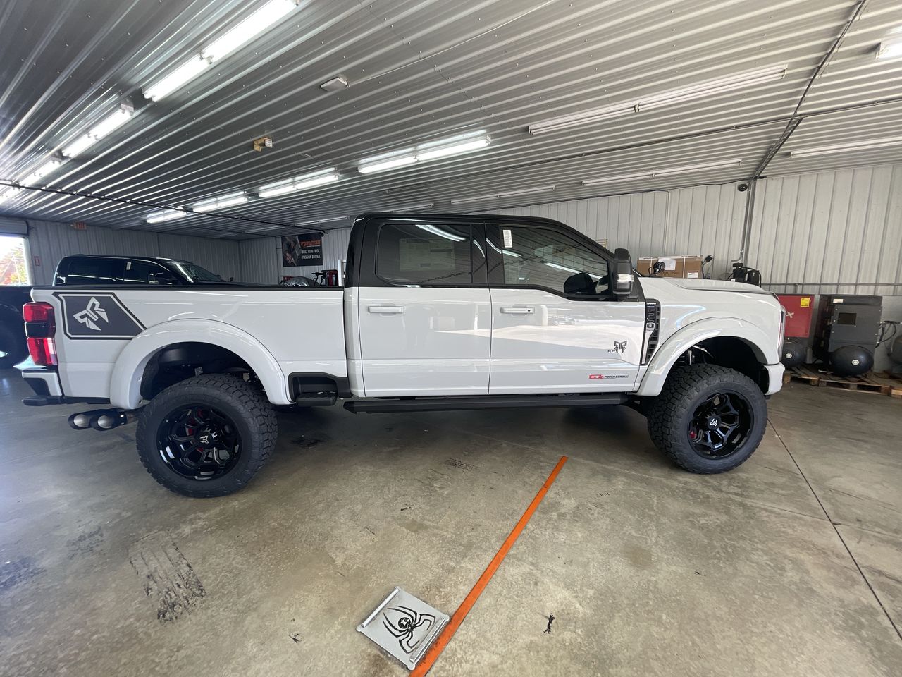 Vehicle Image 9