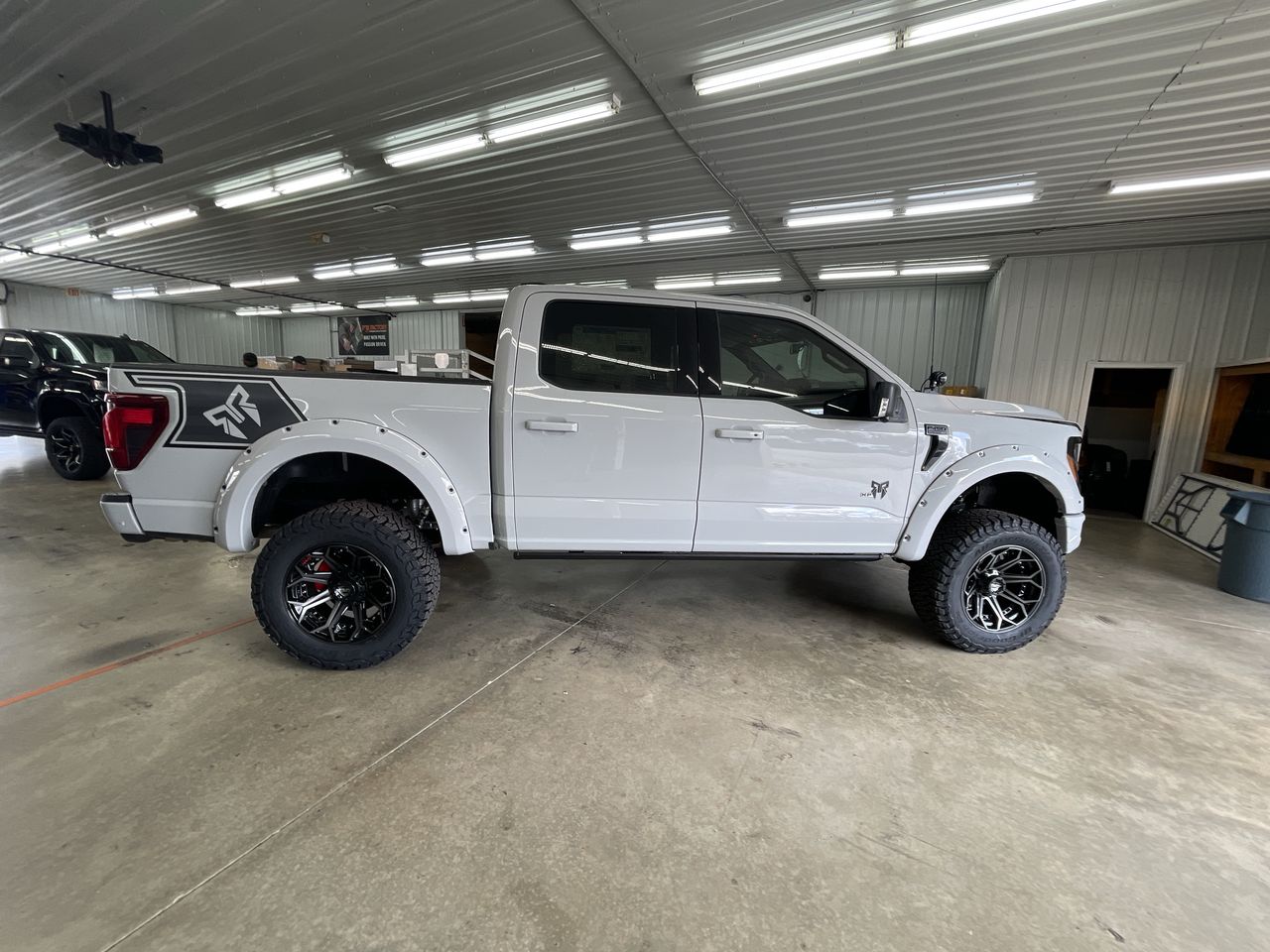 Vehicle Image 9