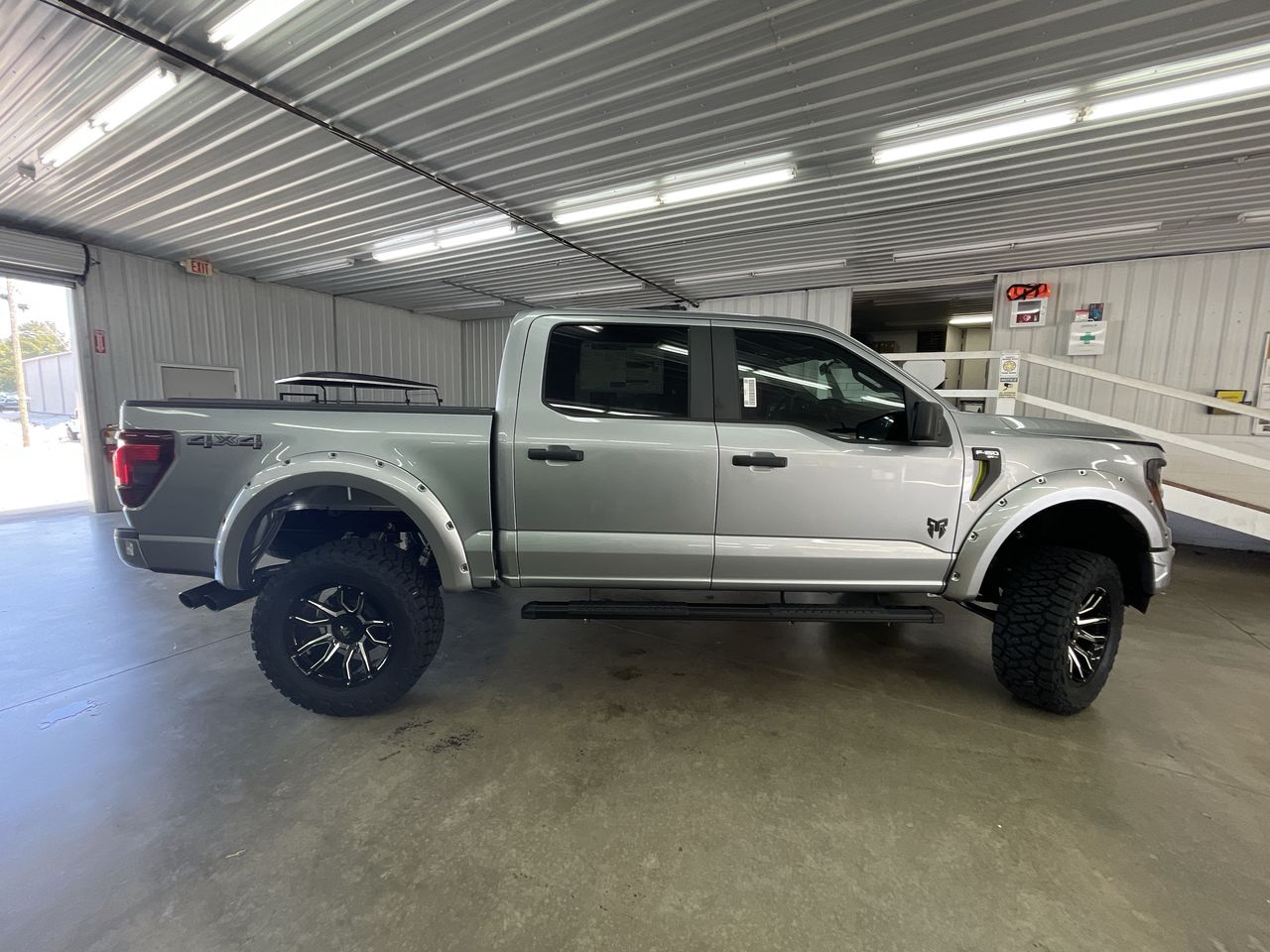 Vehicle Image 9
