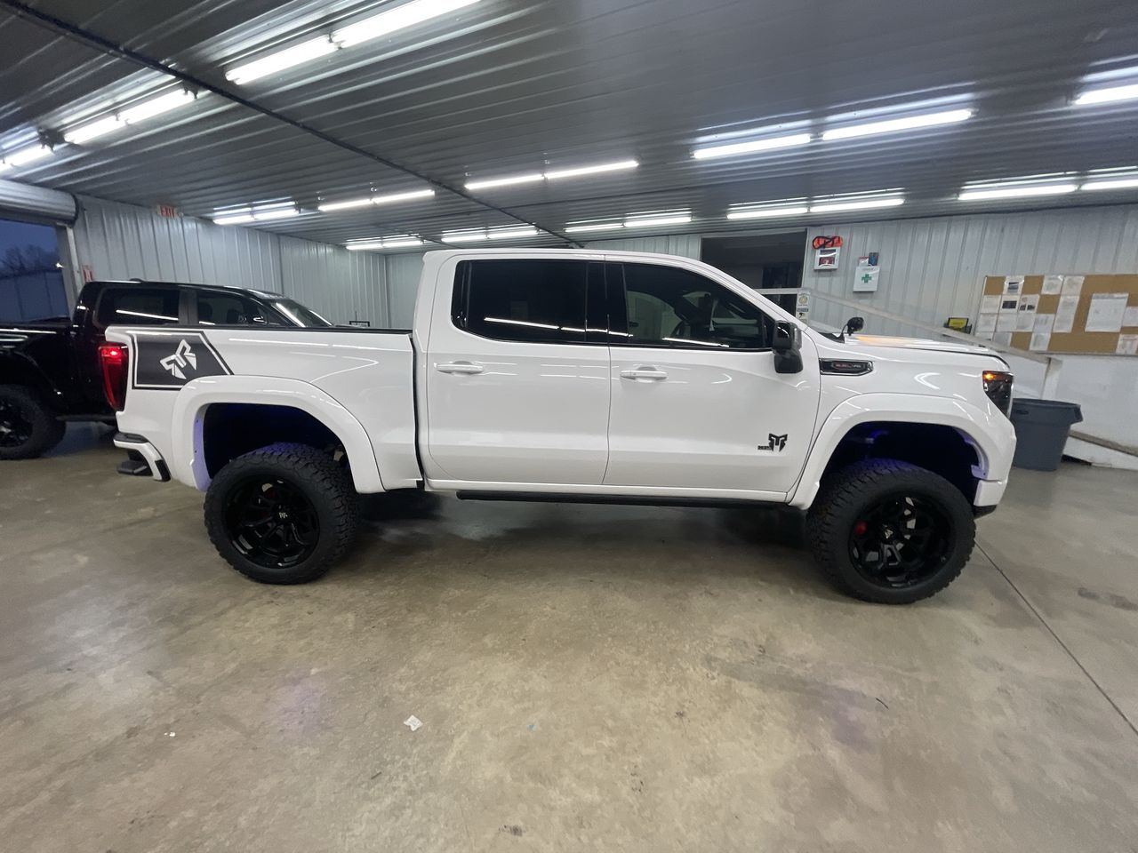 Vehicle Image 9