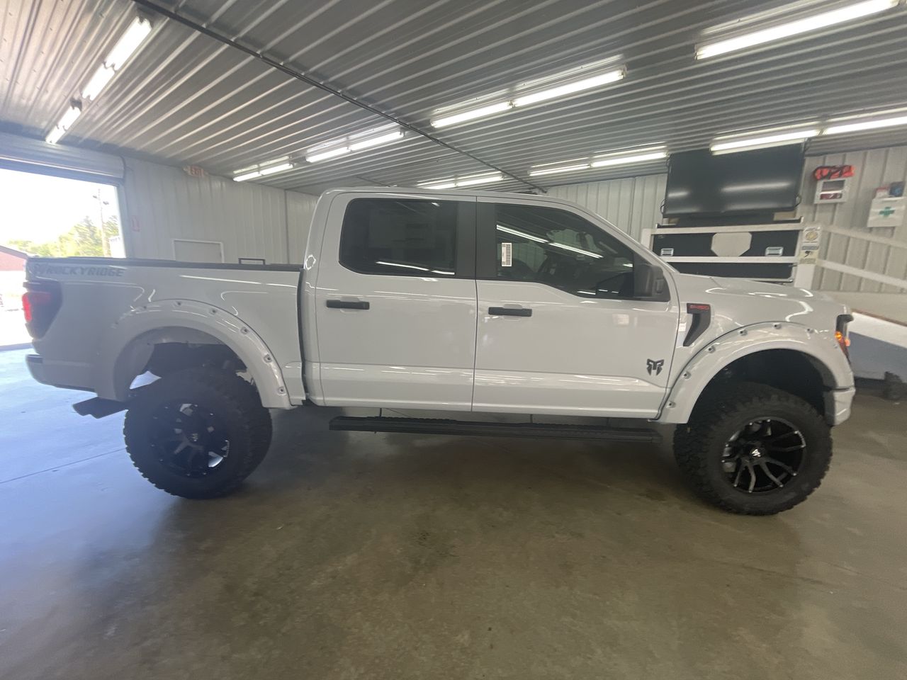 Vehicle Image 9