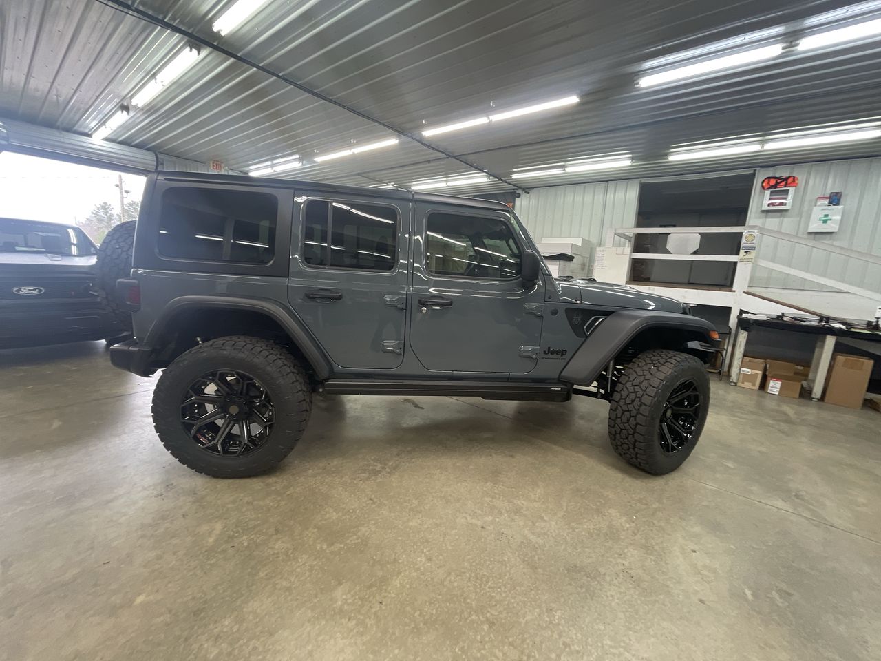 Vehicle Image 9