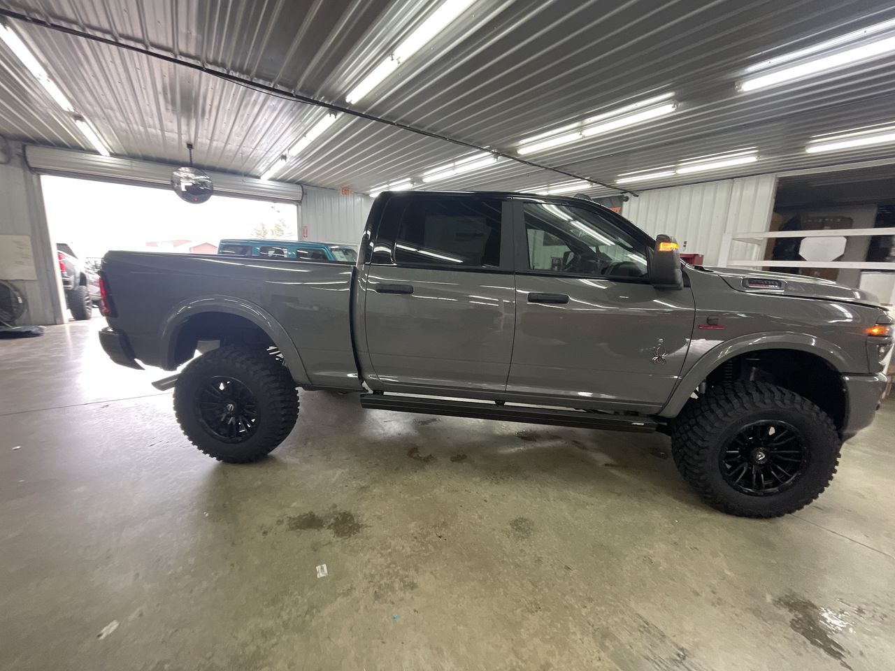 Vehicle Image 9