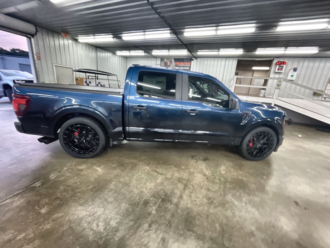 Vehicle Image 9