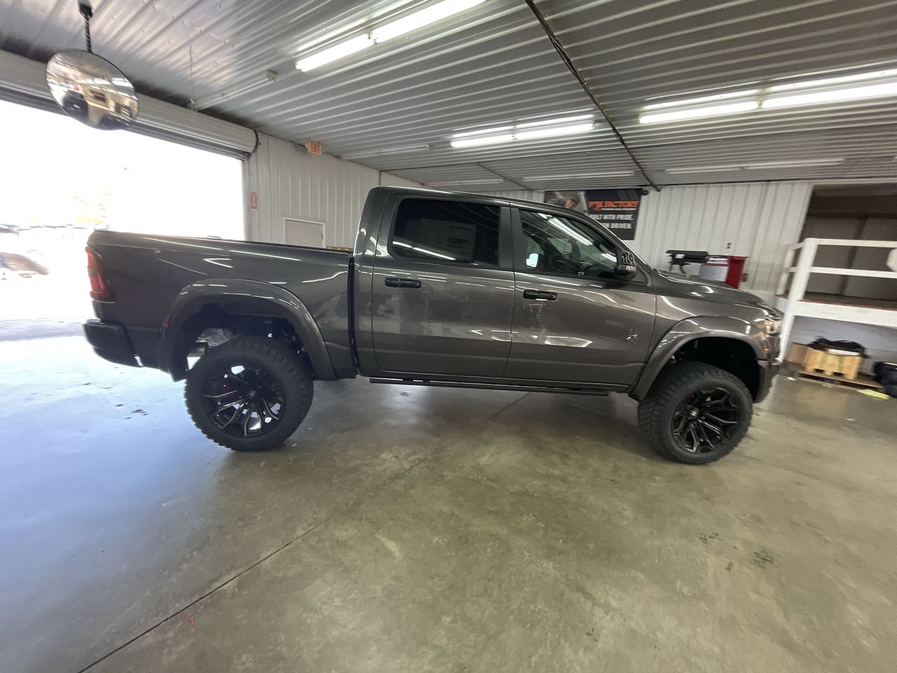 Vehicle Image 9