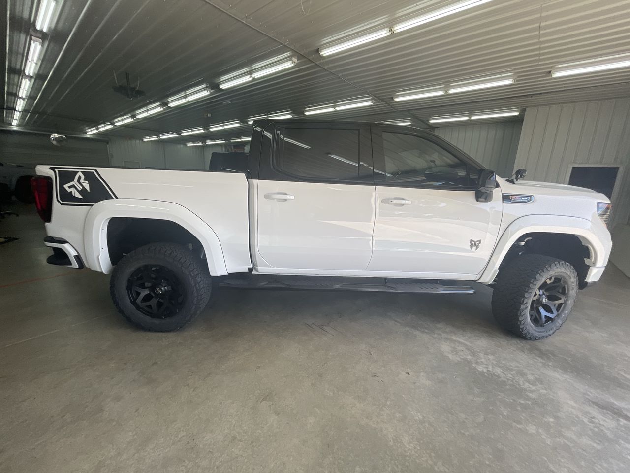Vehicle Image 9