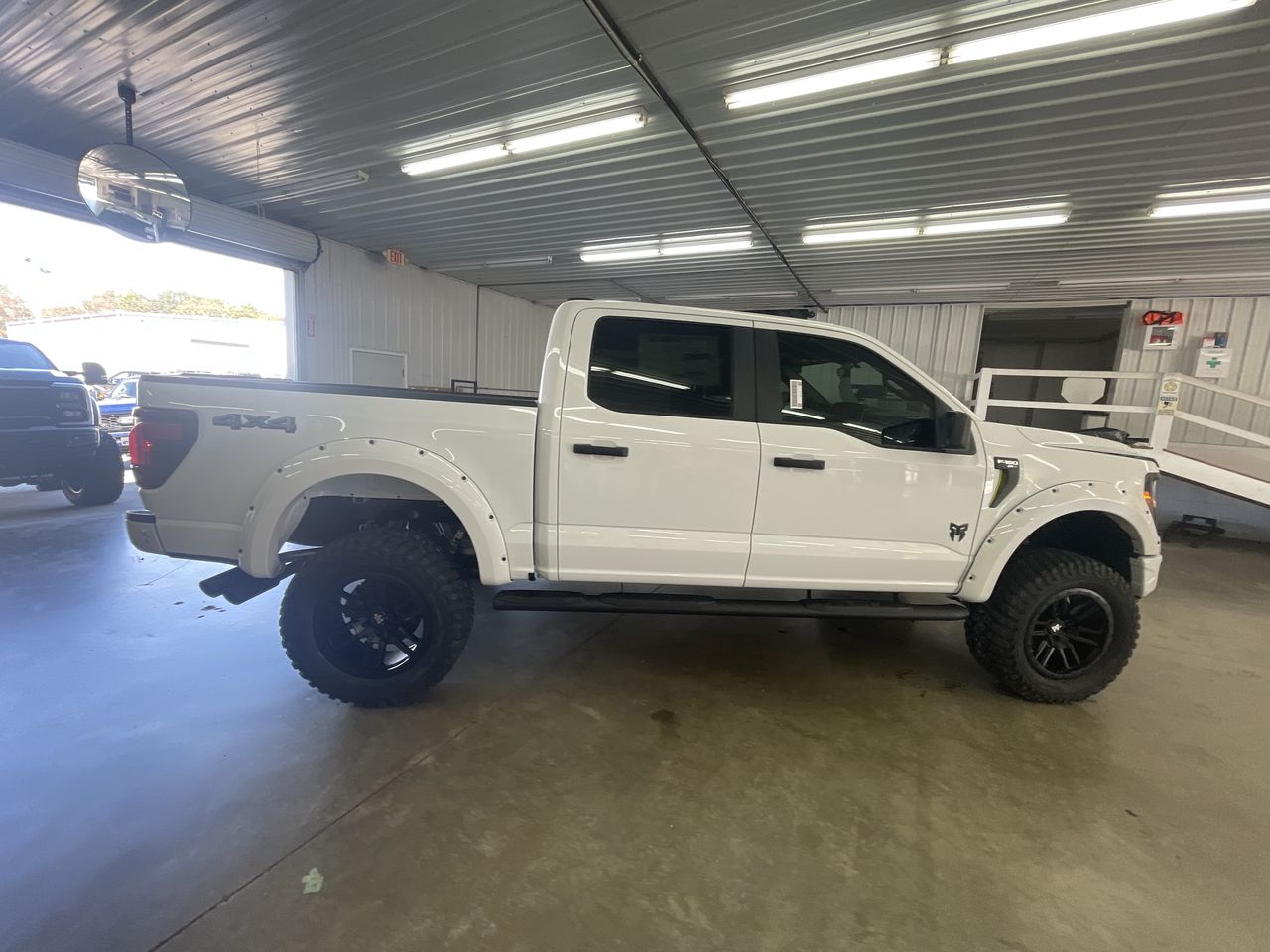 Vehicle Image 9