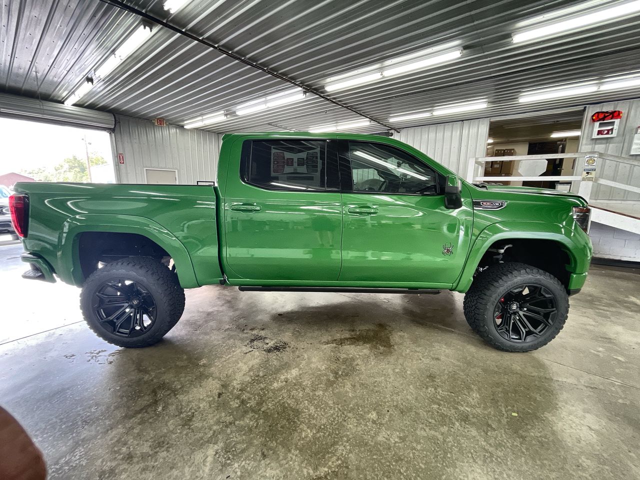 Vehicle Image 9