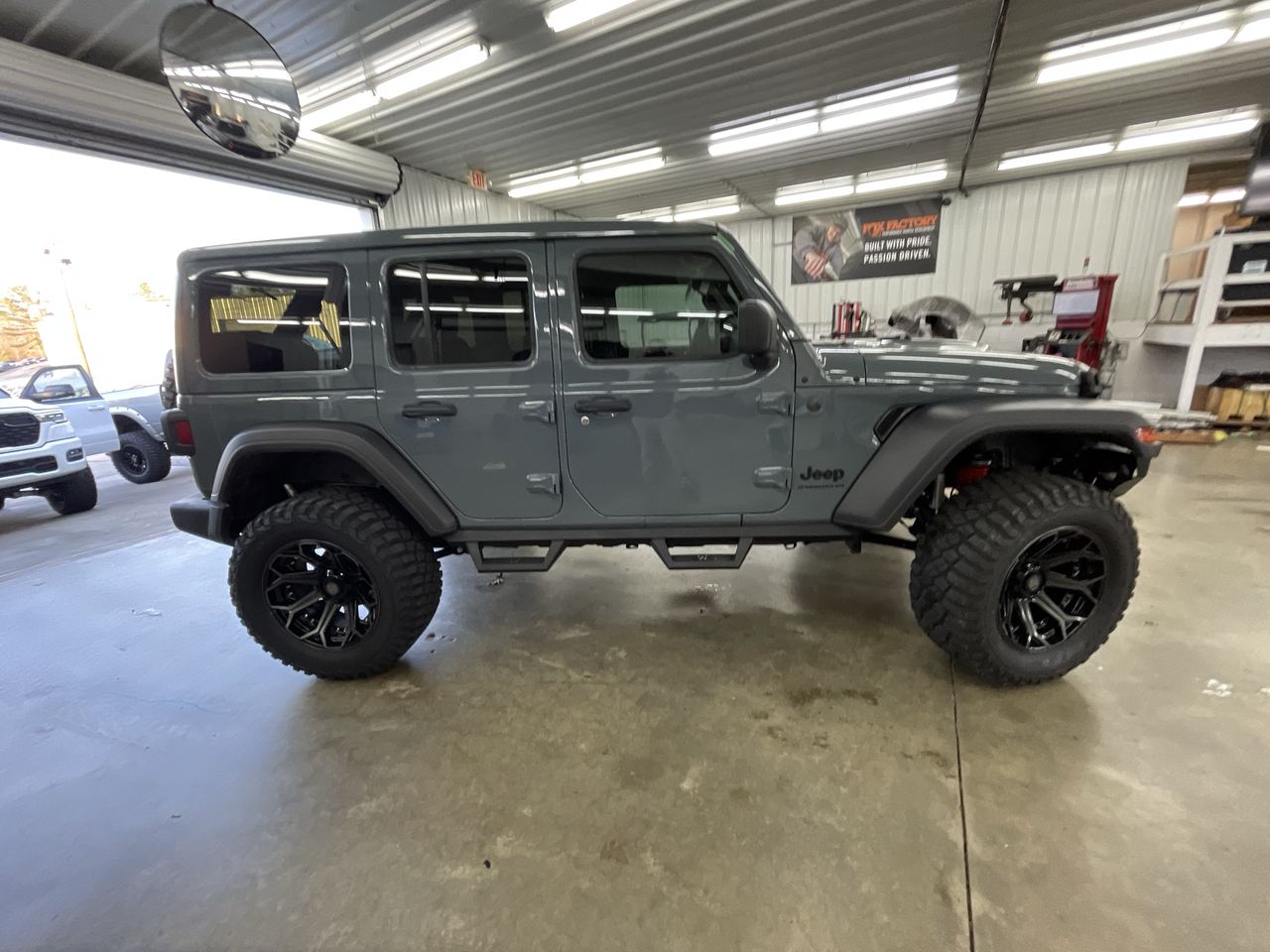 Vehicle Image 9