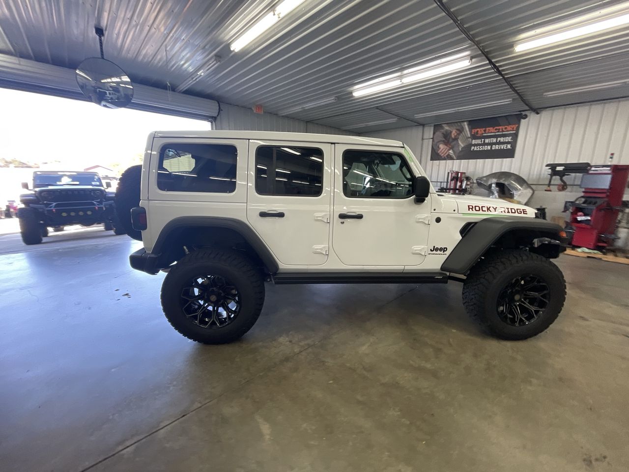 Vehicle Image 9