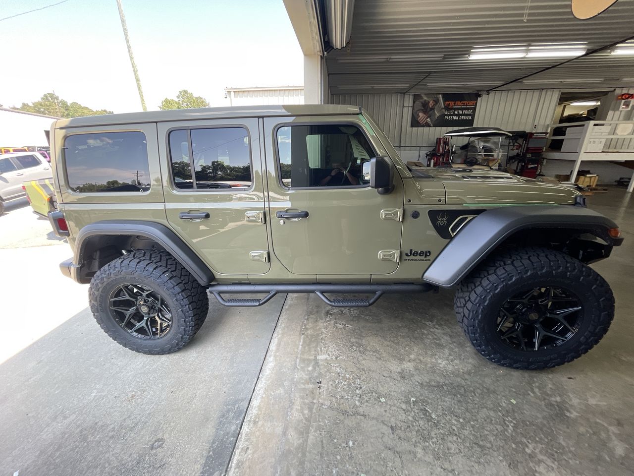 Vehicle Image 9