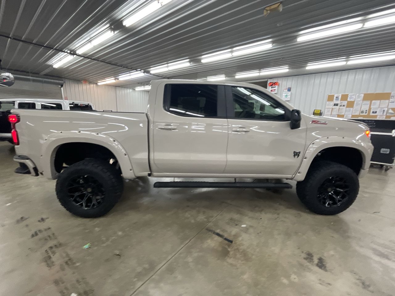 Vehicle Image 9
