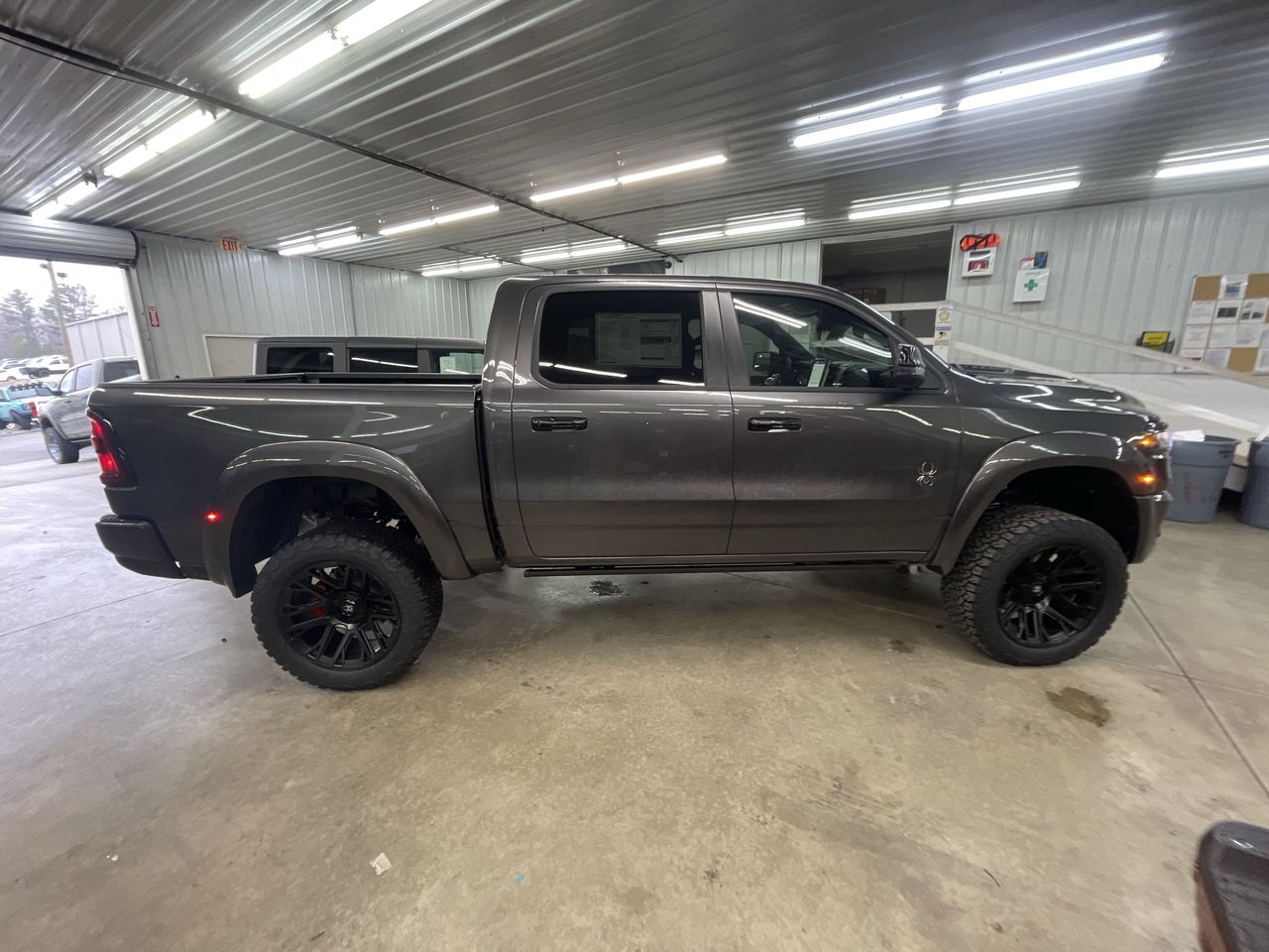 Vehicle Image 9