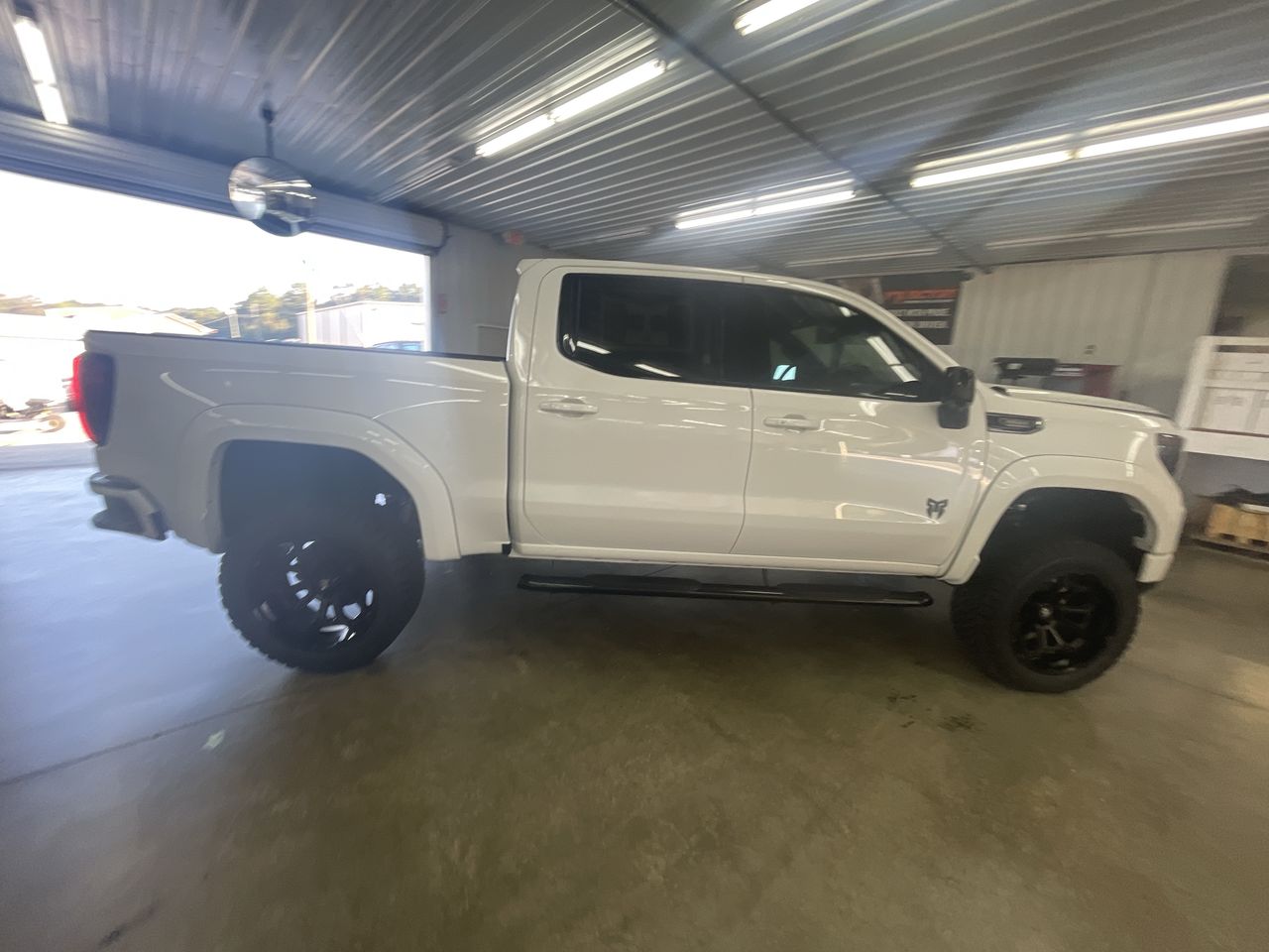 Vehicle Image 8