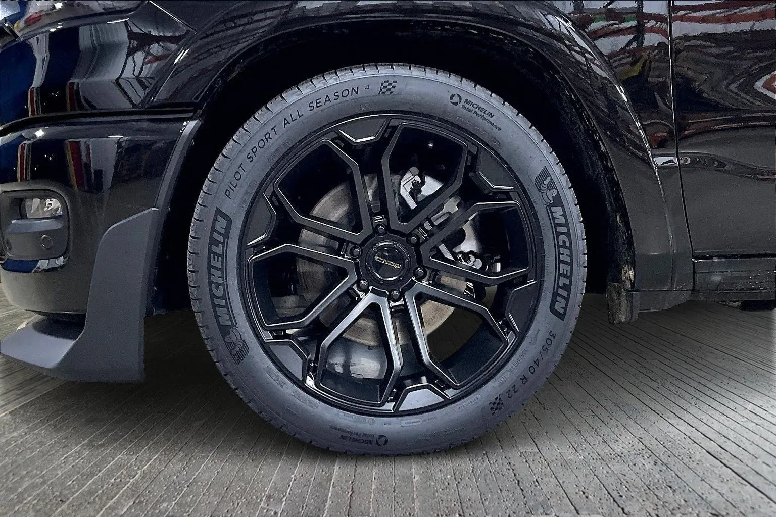 Vehicle Image 6