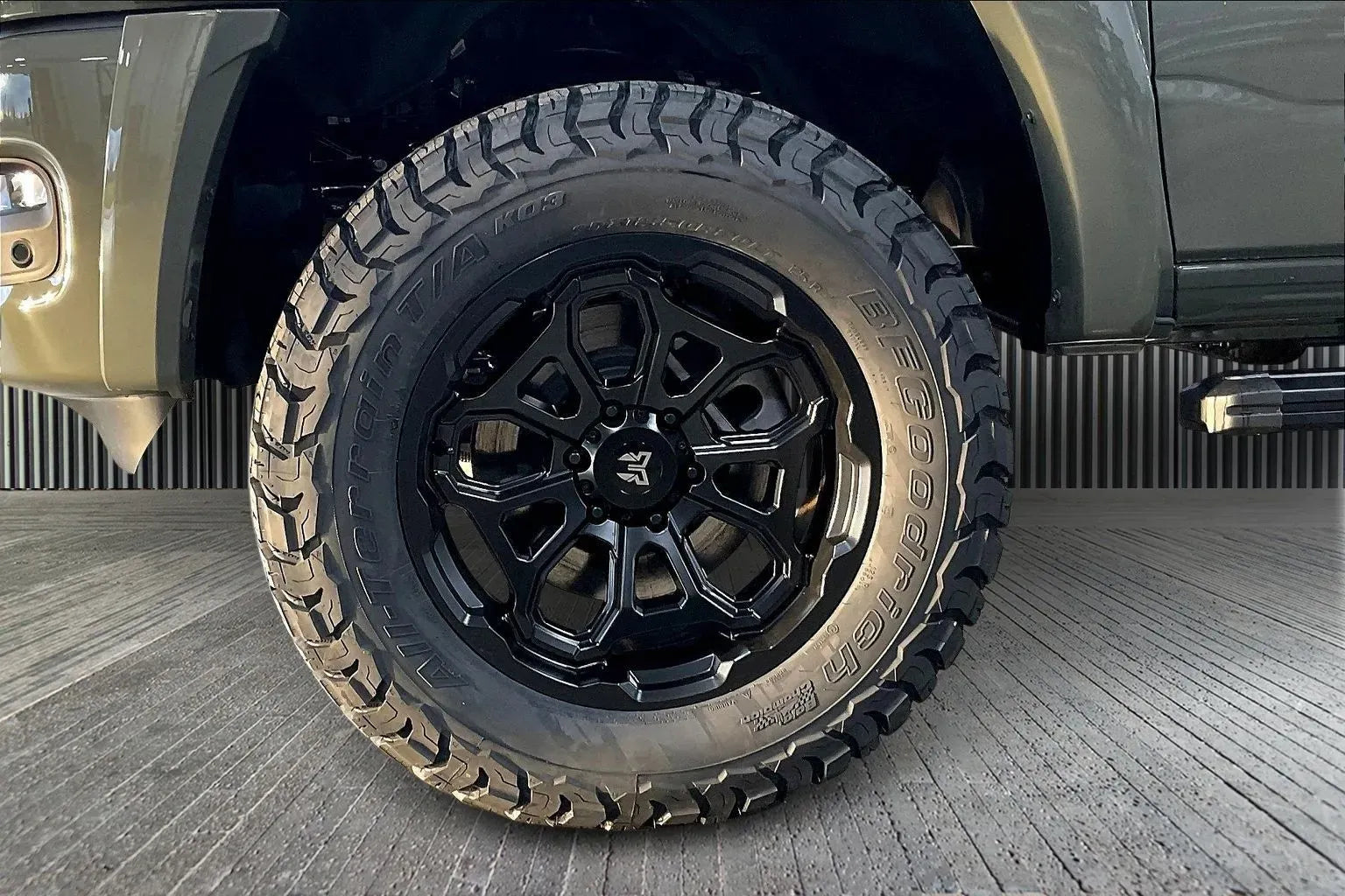 Vehicle Image 6