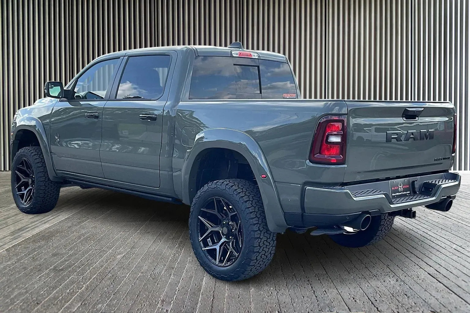 Vehicle Image 4