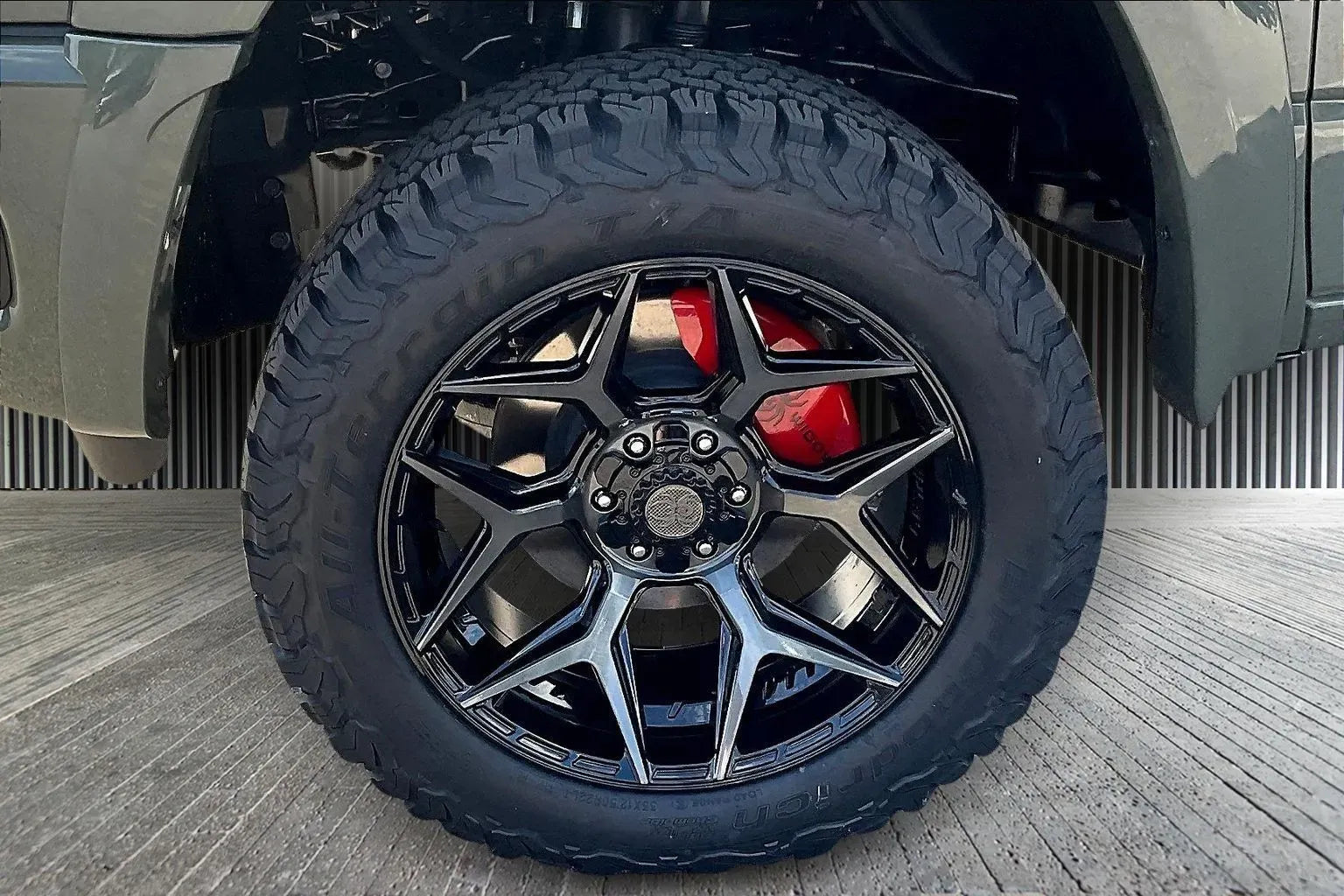 Vehicle Image 6