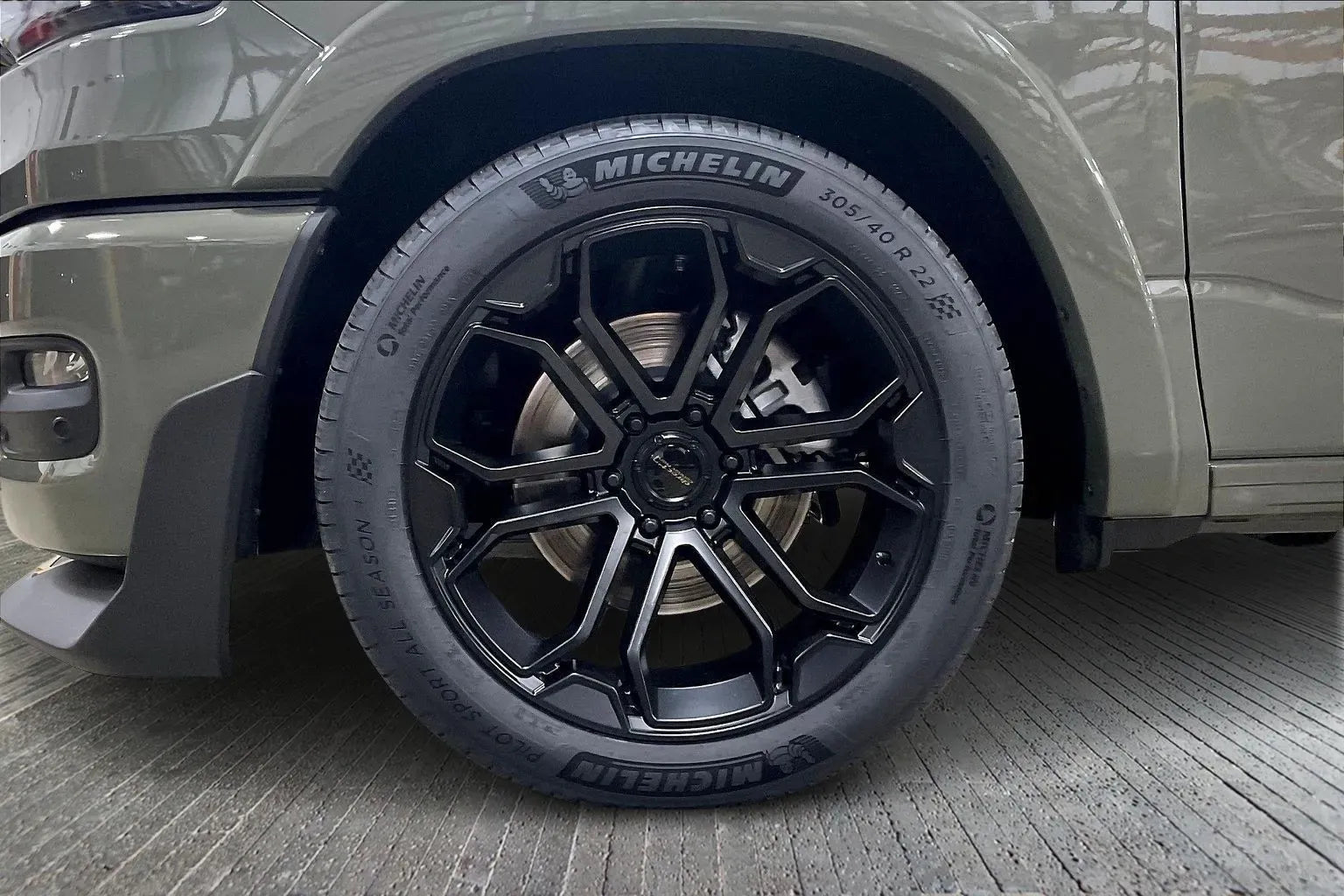 Vehicle Image 6