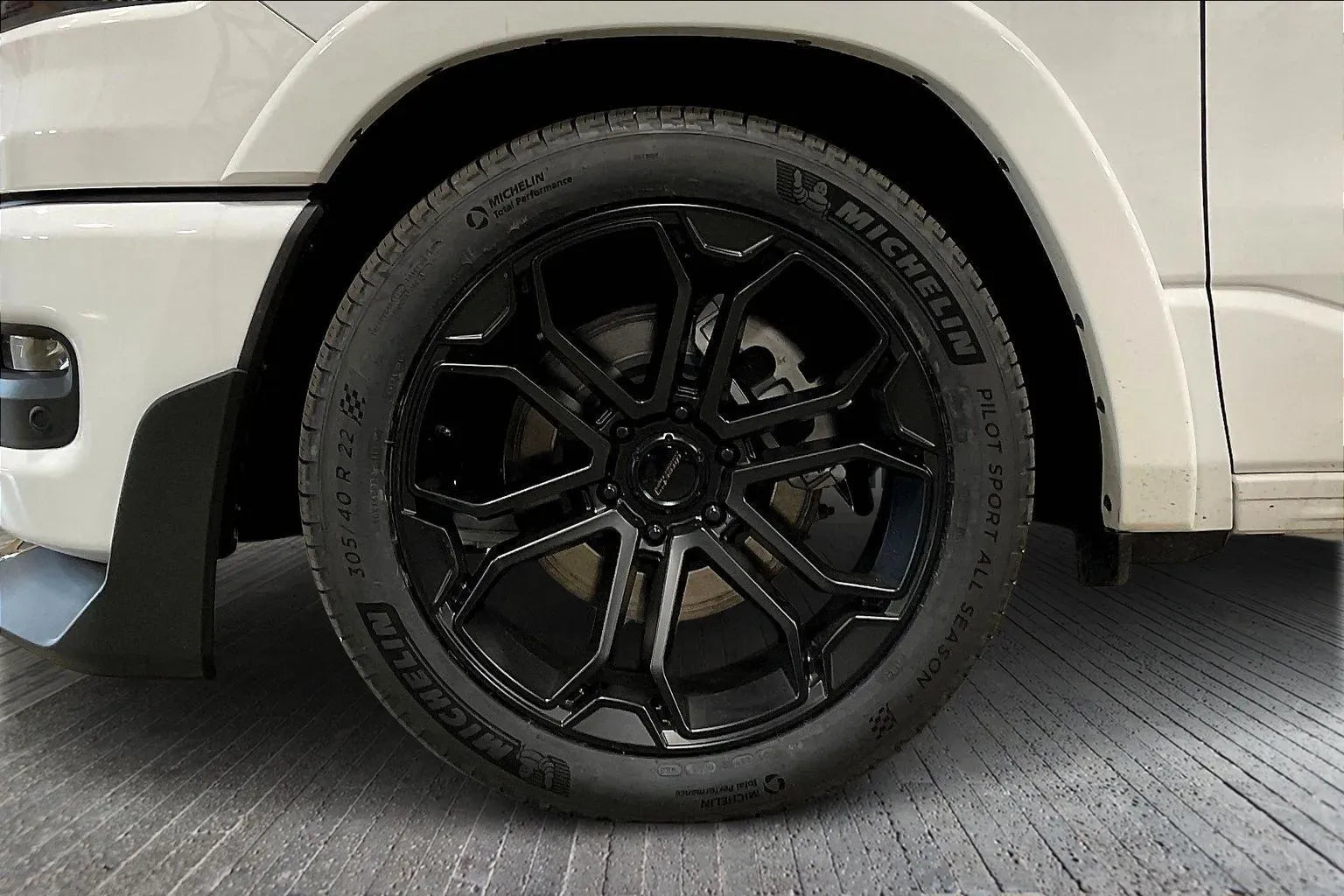 Vehicle Image 6