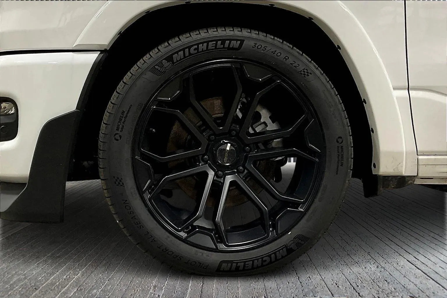 Vehicle Image 6
