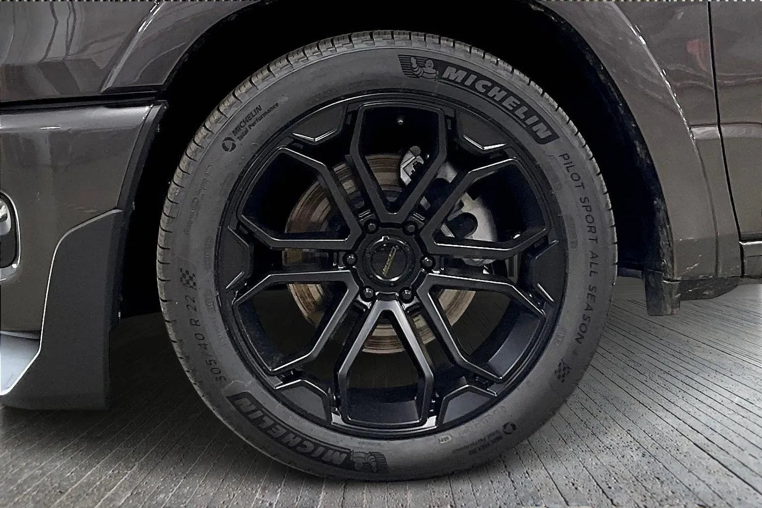Vehicle Image 6