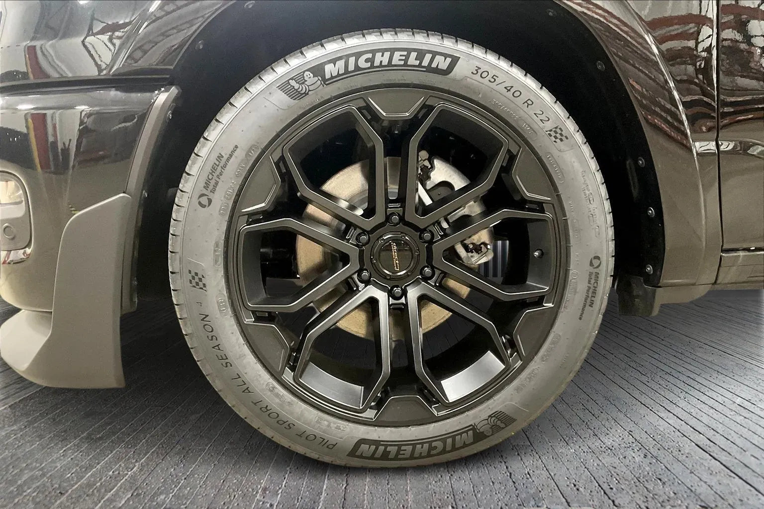 Vehicle Image 6