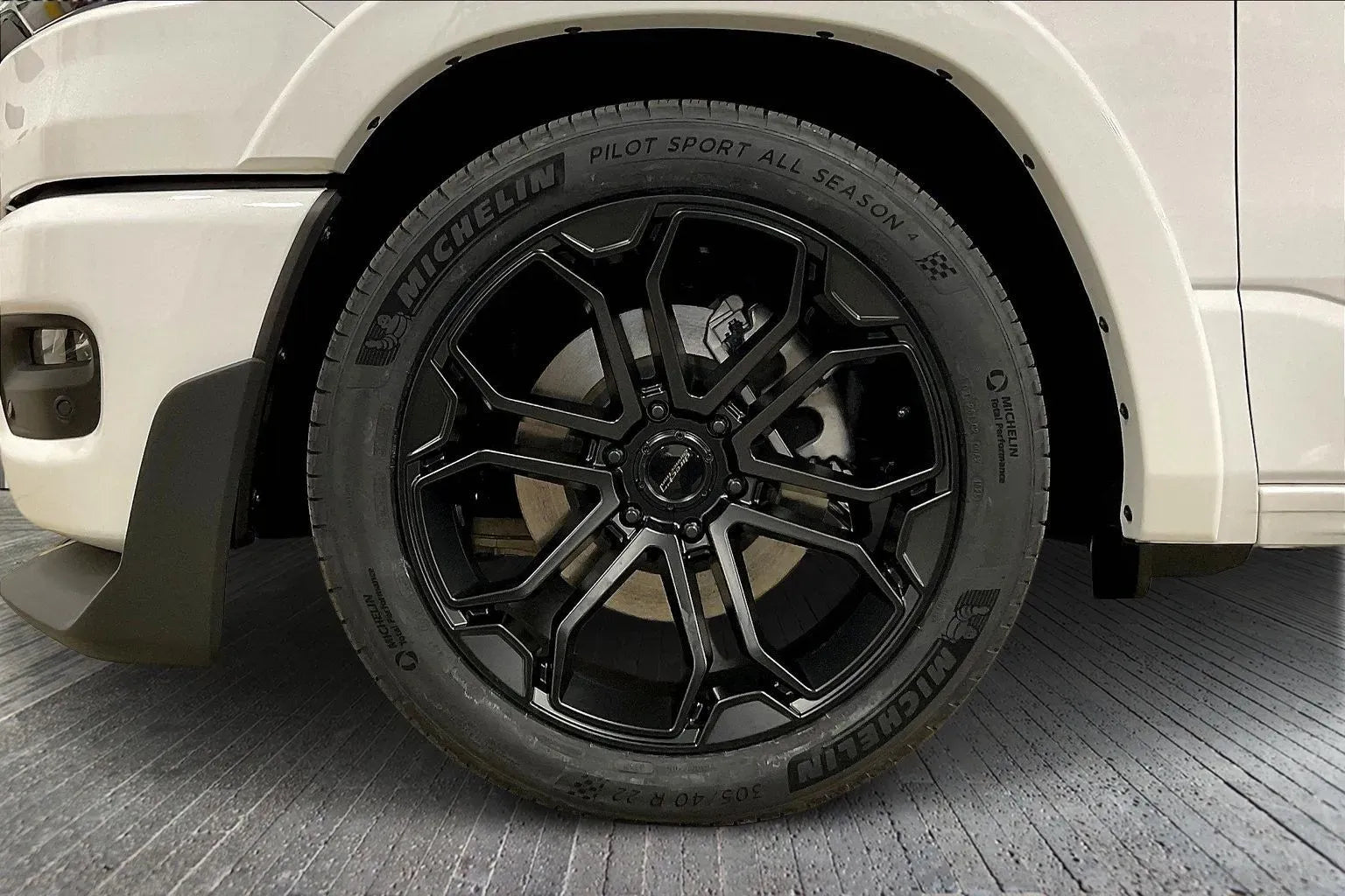 Vehicle Image 6