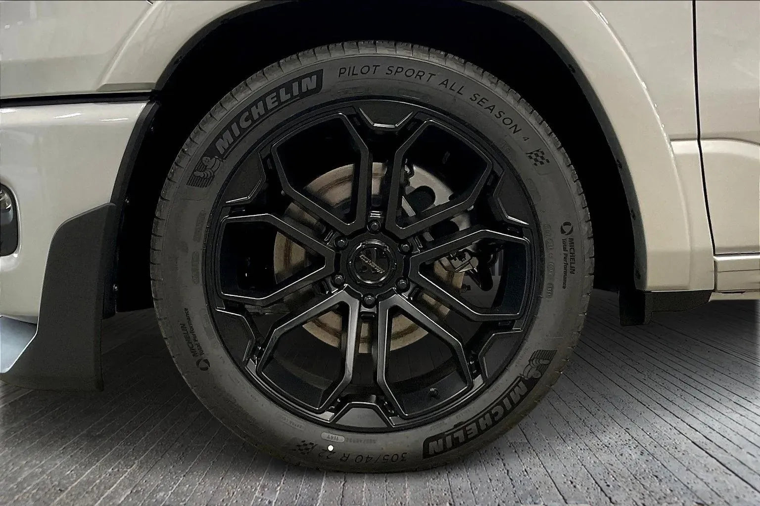 Vehicle Image 6