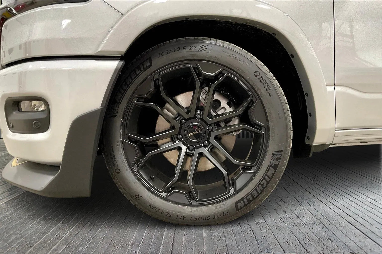 Vehicle Image 6