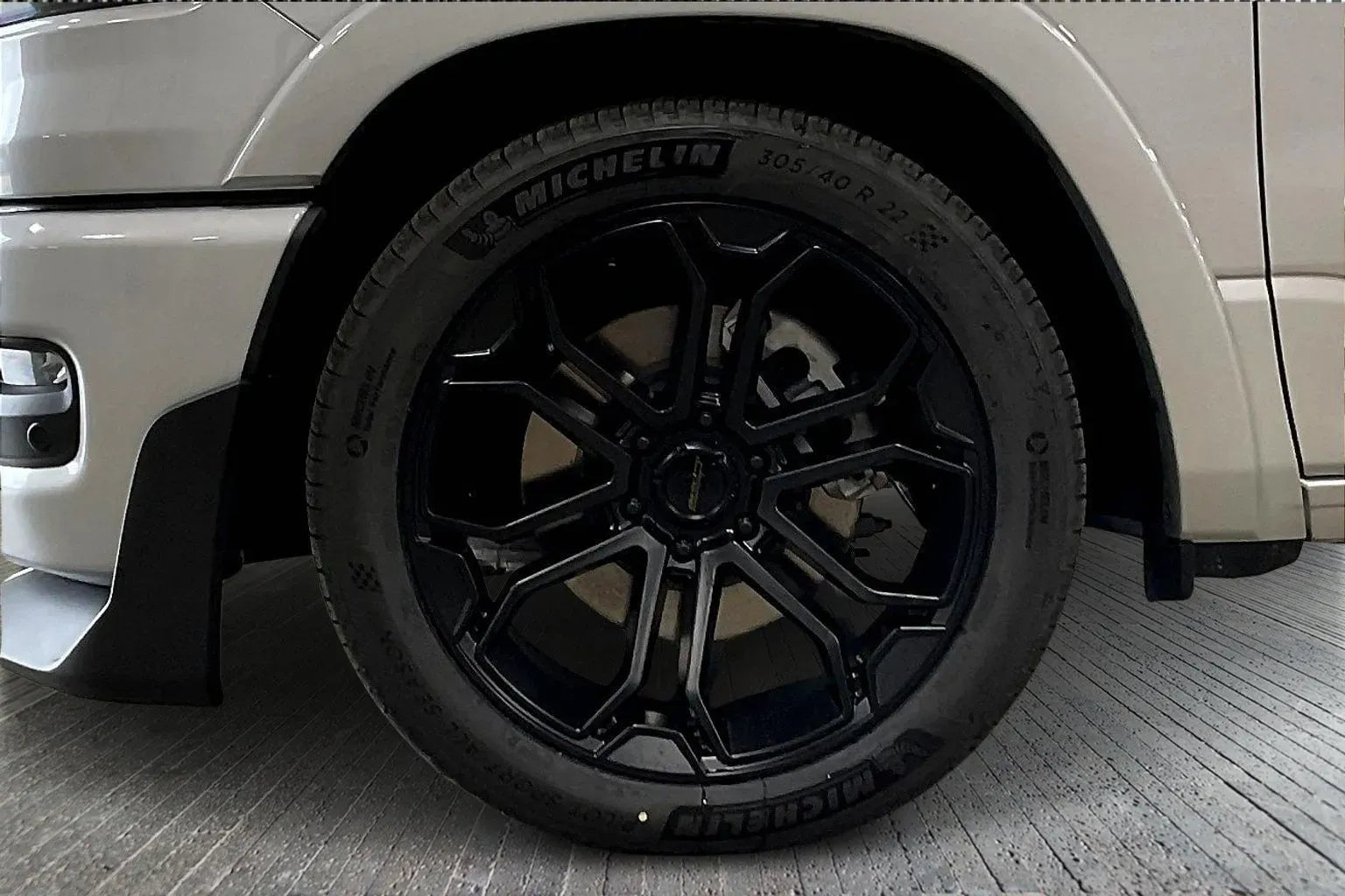 Vehicle Image 6
