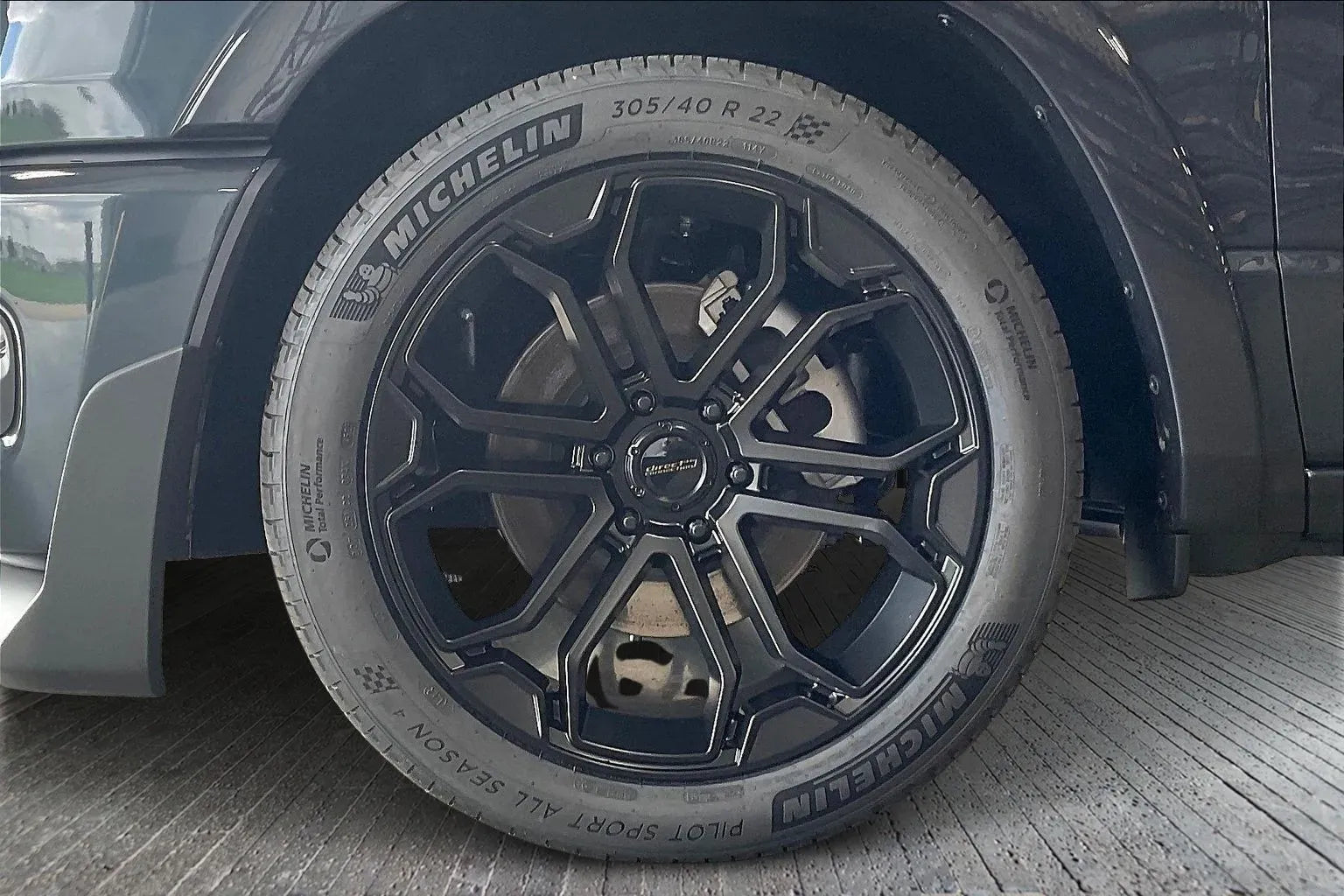 Vehicle Image 6