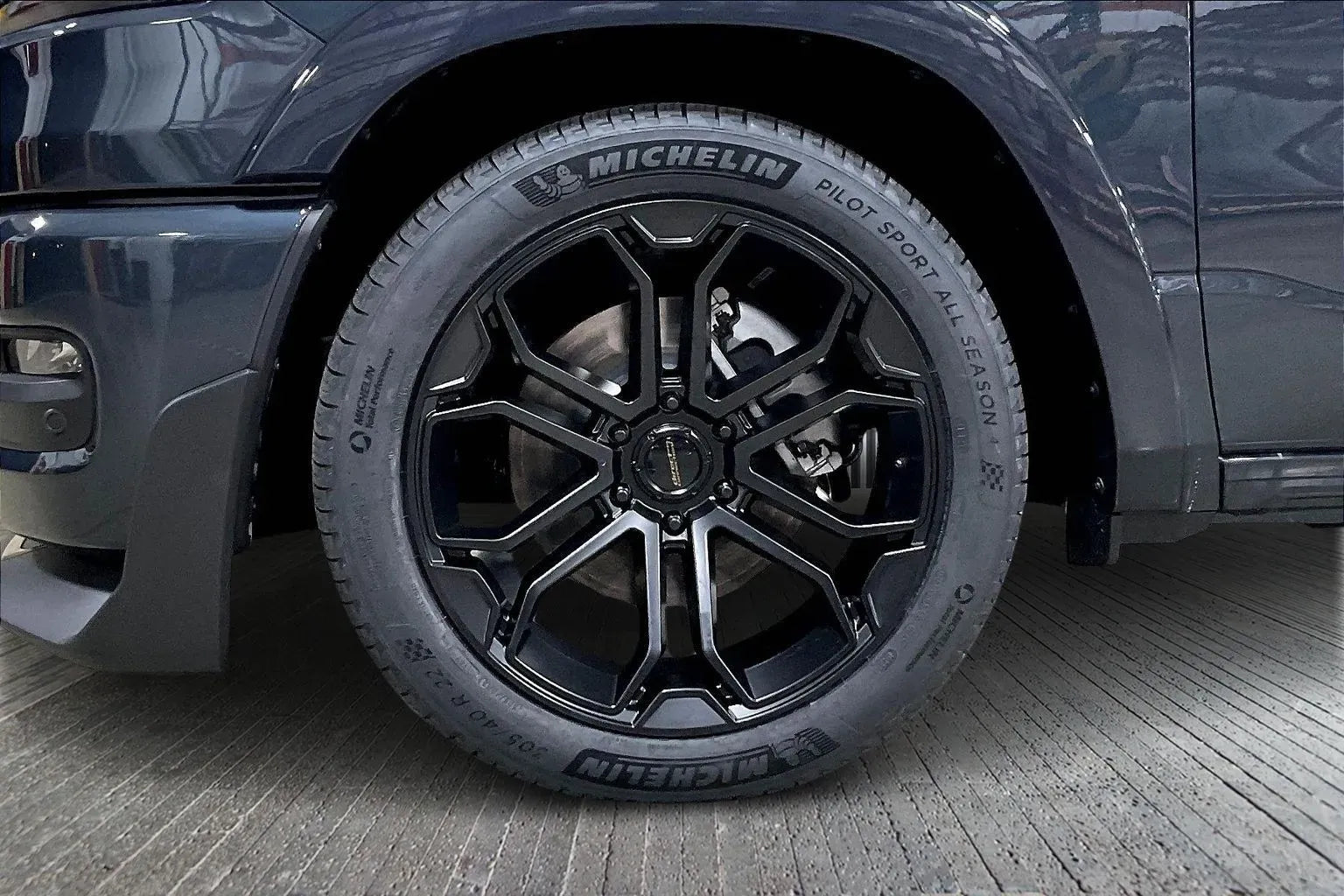 Vehicle Image 6