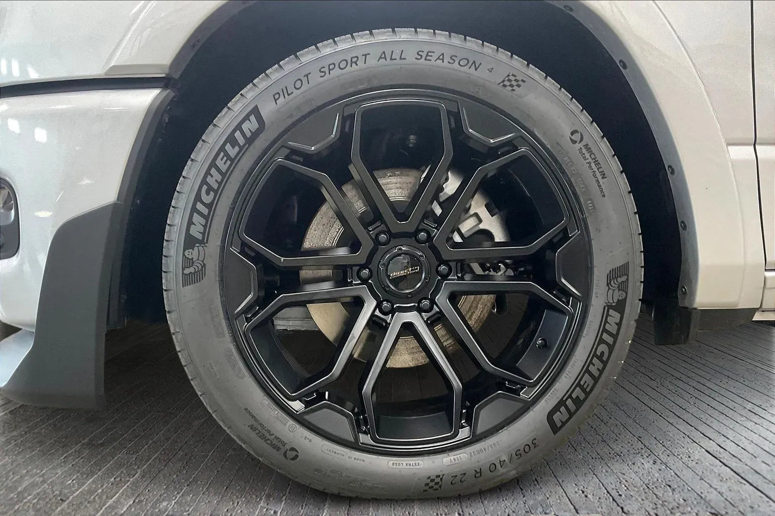 Vehicle Image 6