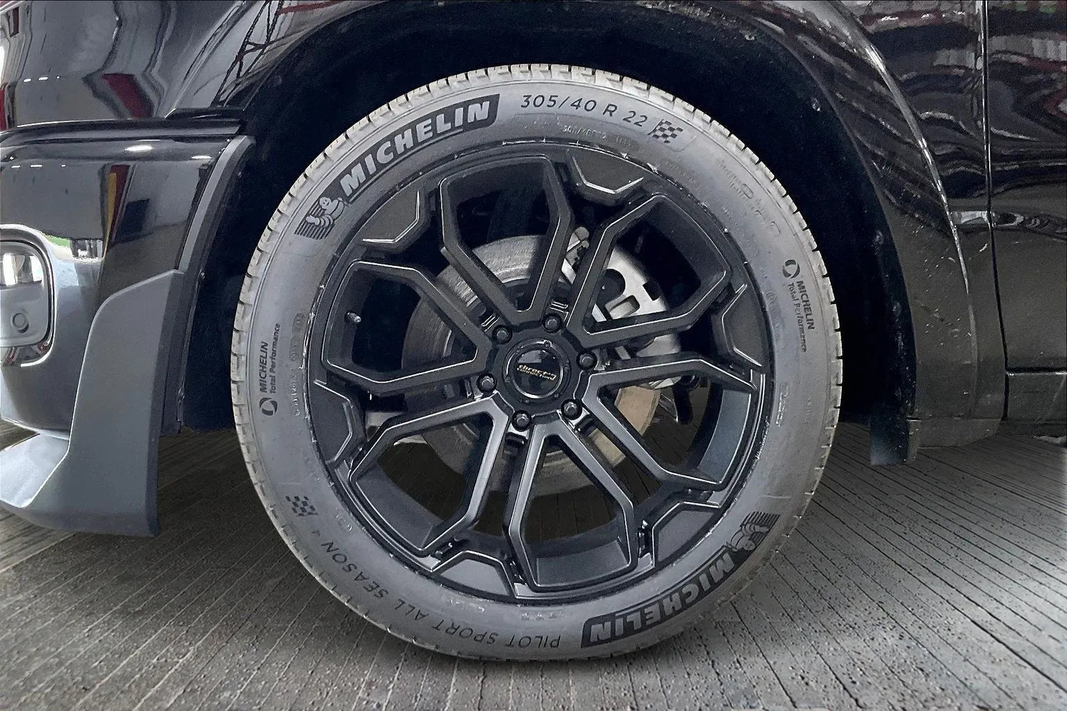 Vehicle Image 6