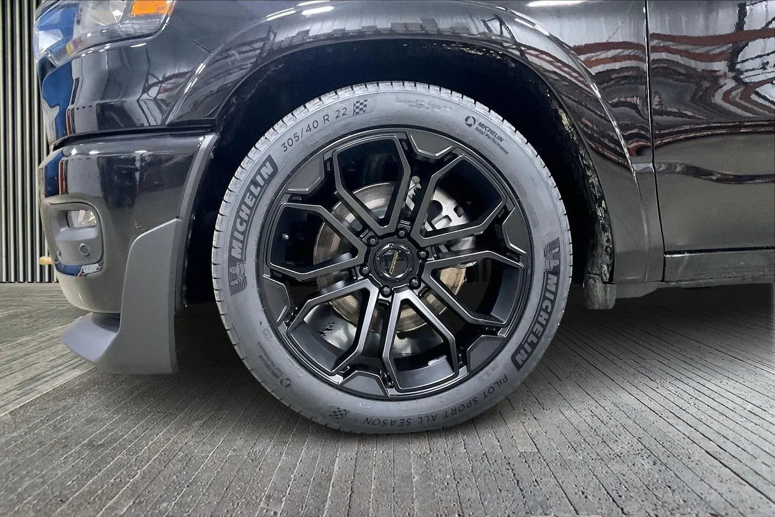 Vehicle Image 6