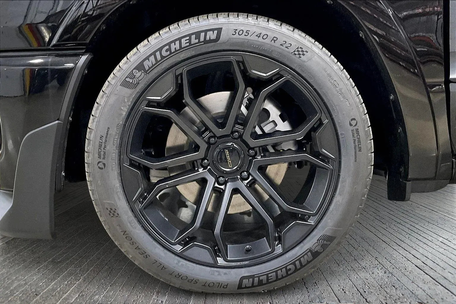 Vehicle Image 6