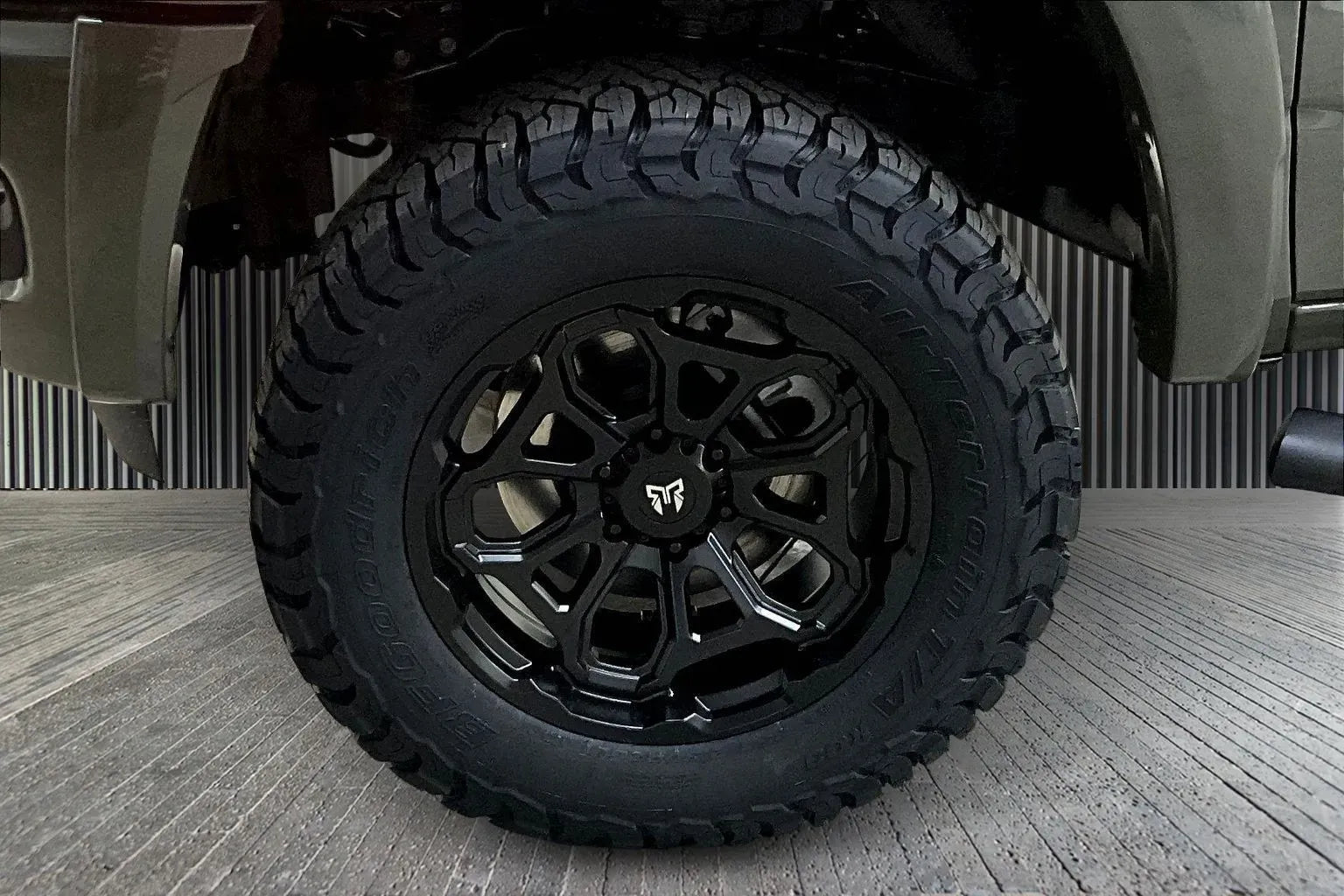 Vehicle Image 6