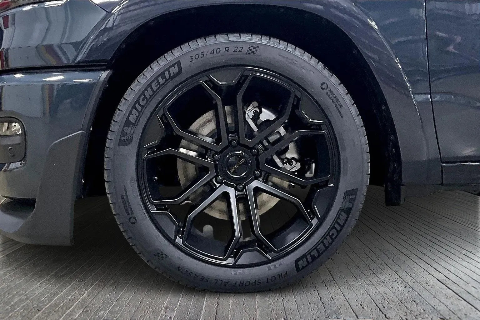Vehicle Image 6