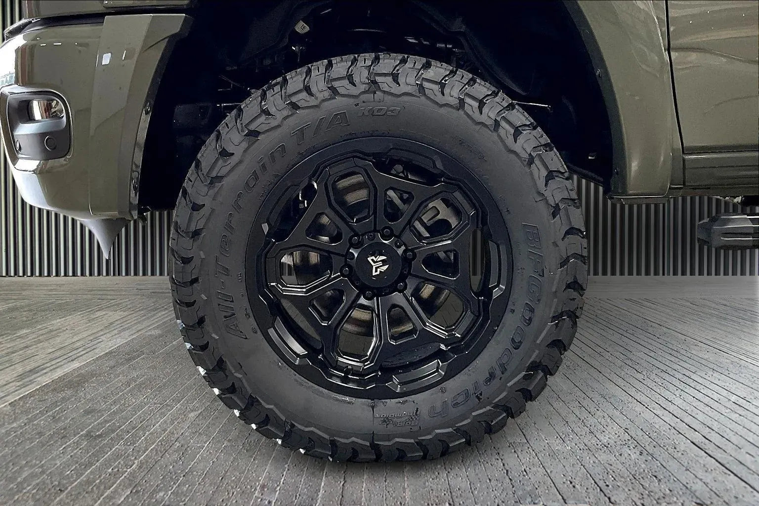 Vehicle Image 6