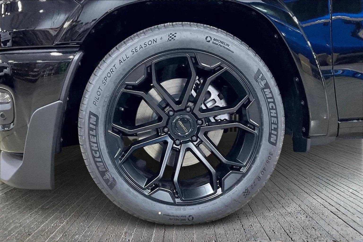Vehicle Image 6