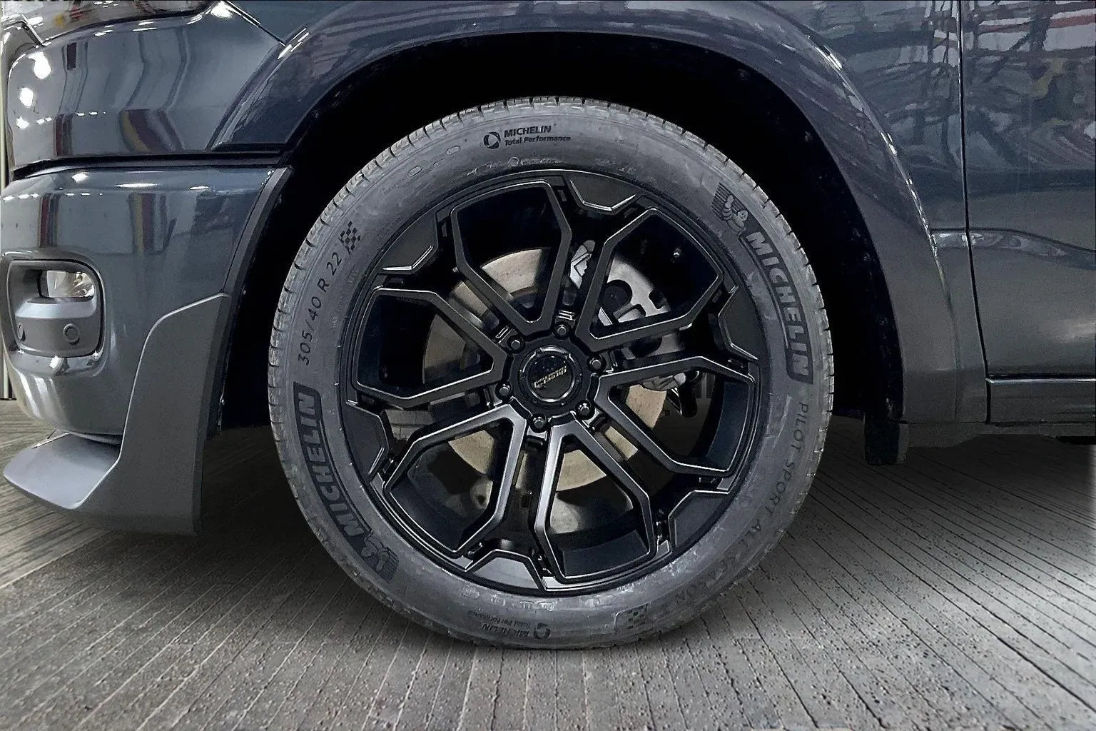 Vehicle Image 6