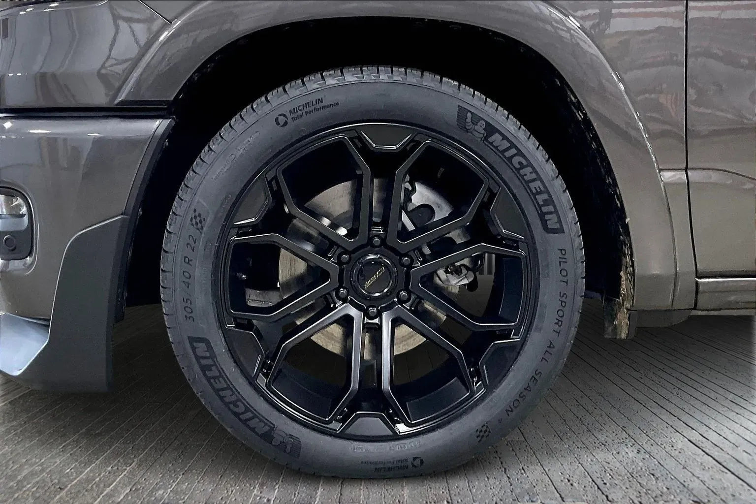 Vehicle Image 6