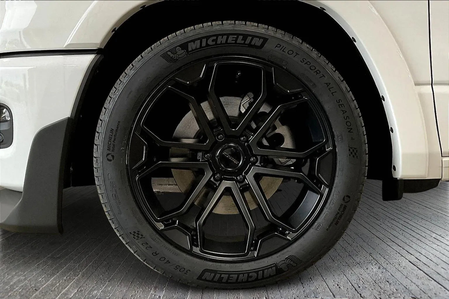 Vehicle Image 6