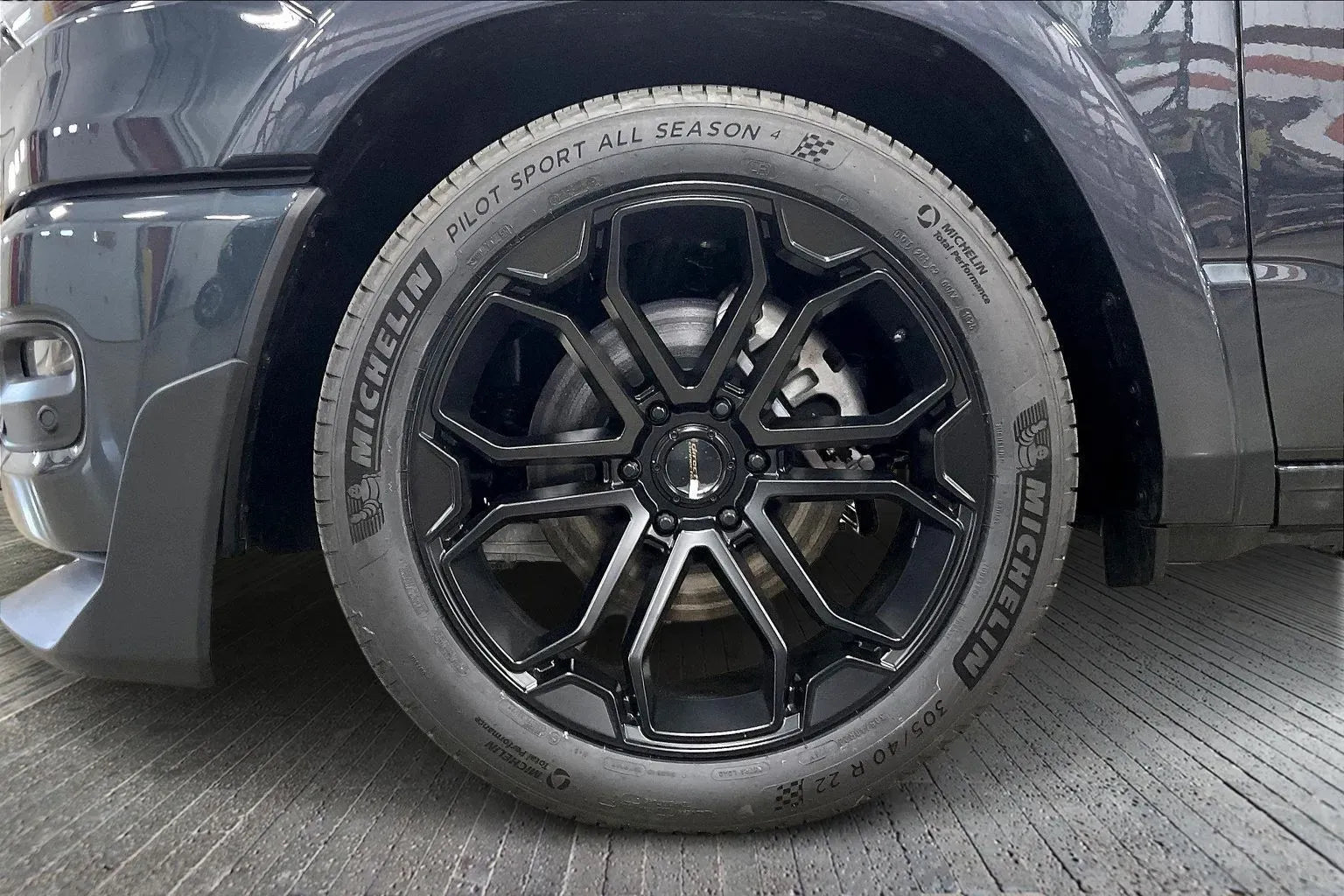 Vehicle Image 6
