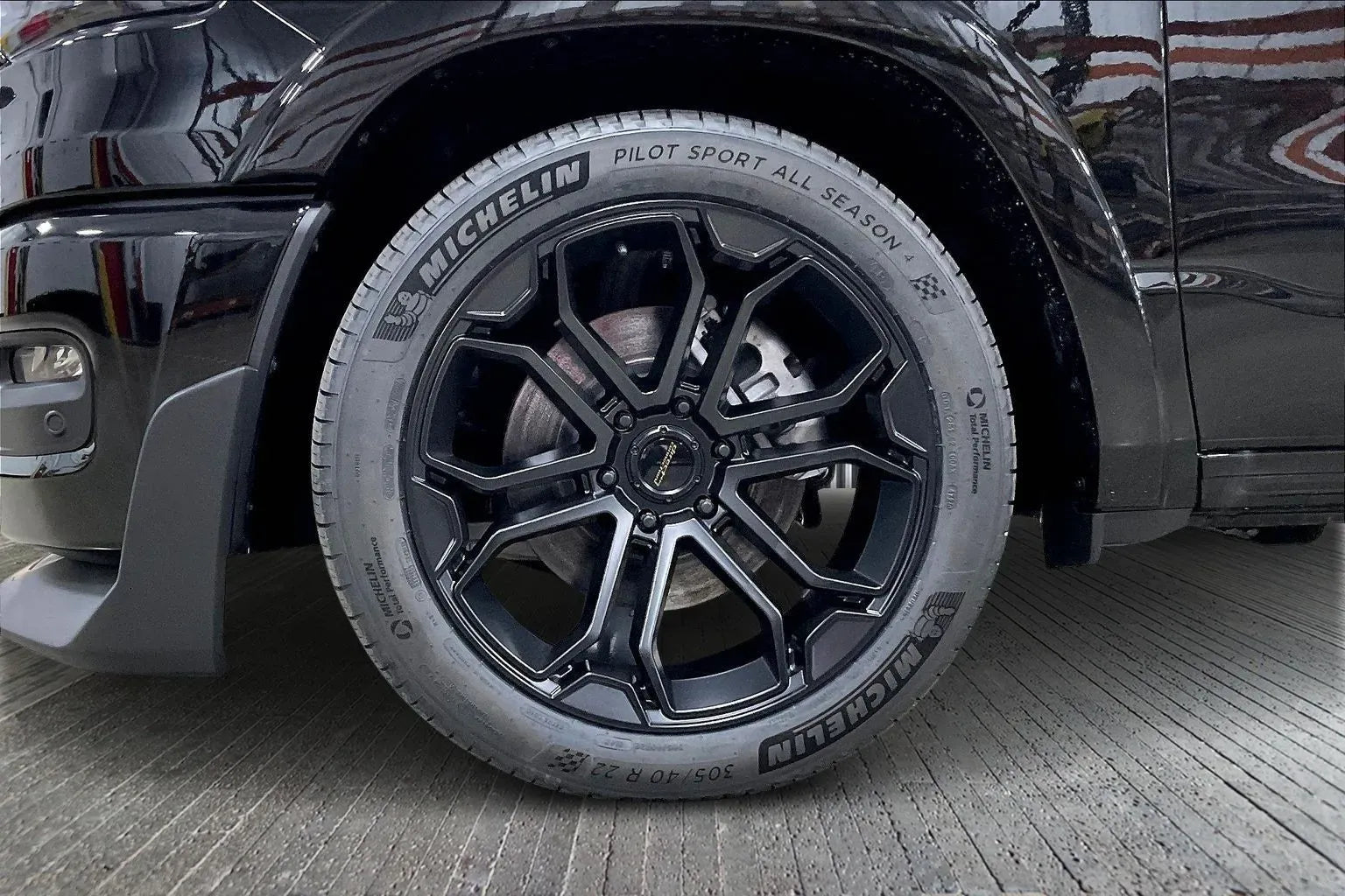 Vehicle Image 6