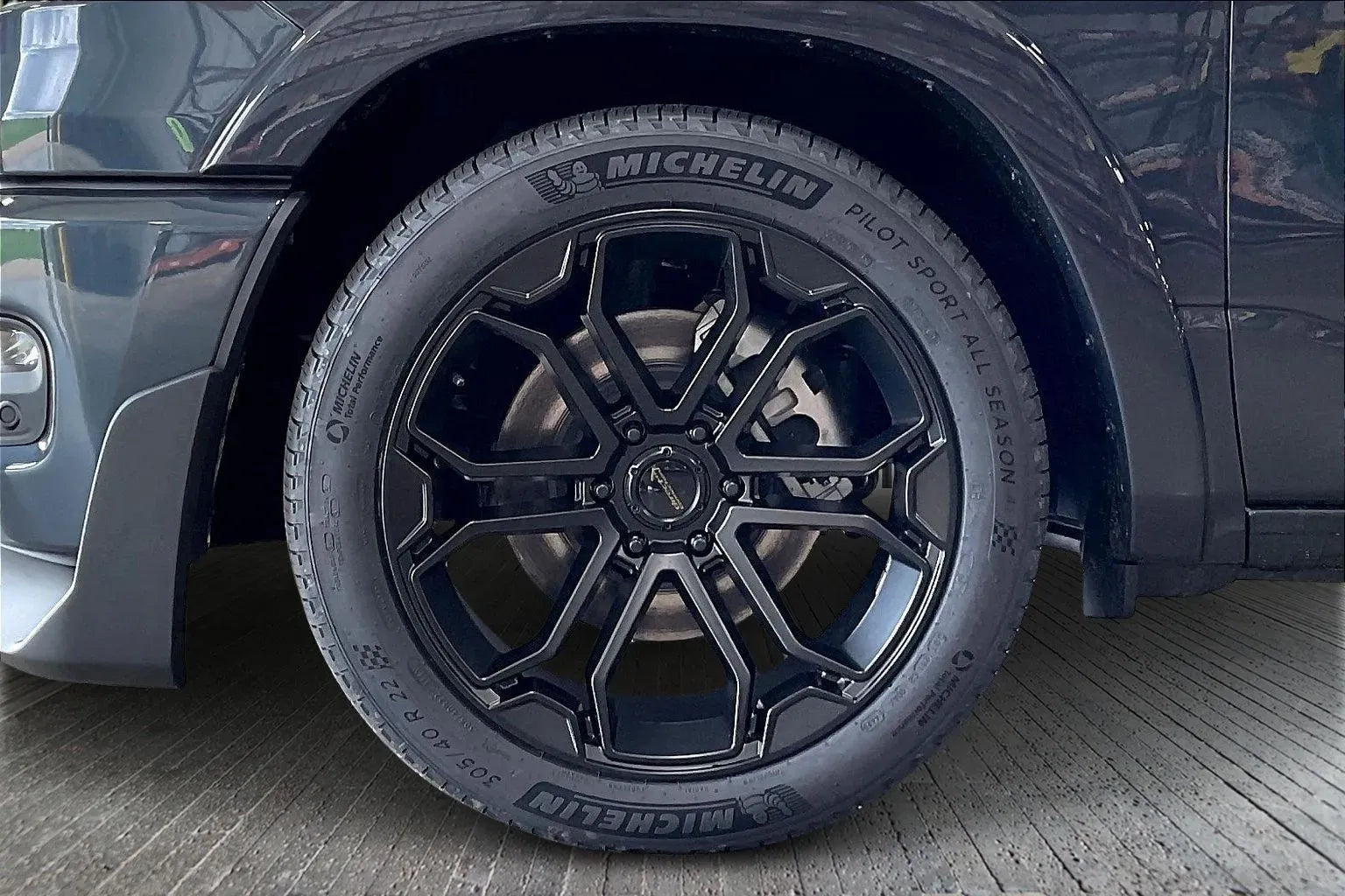 Vehicle Image 6